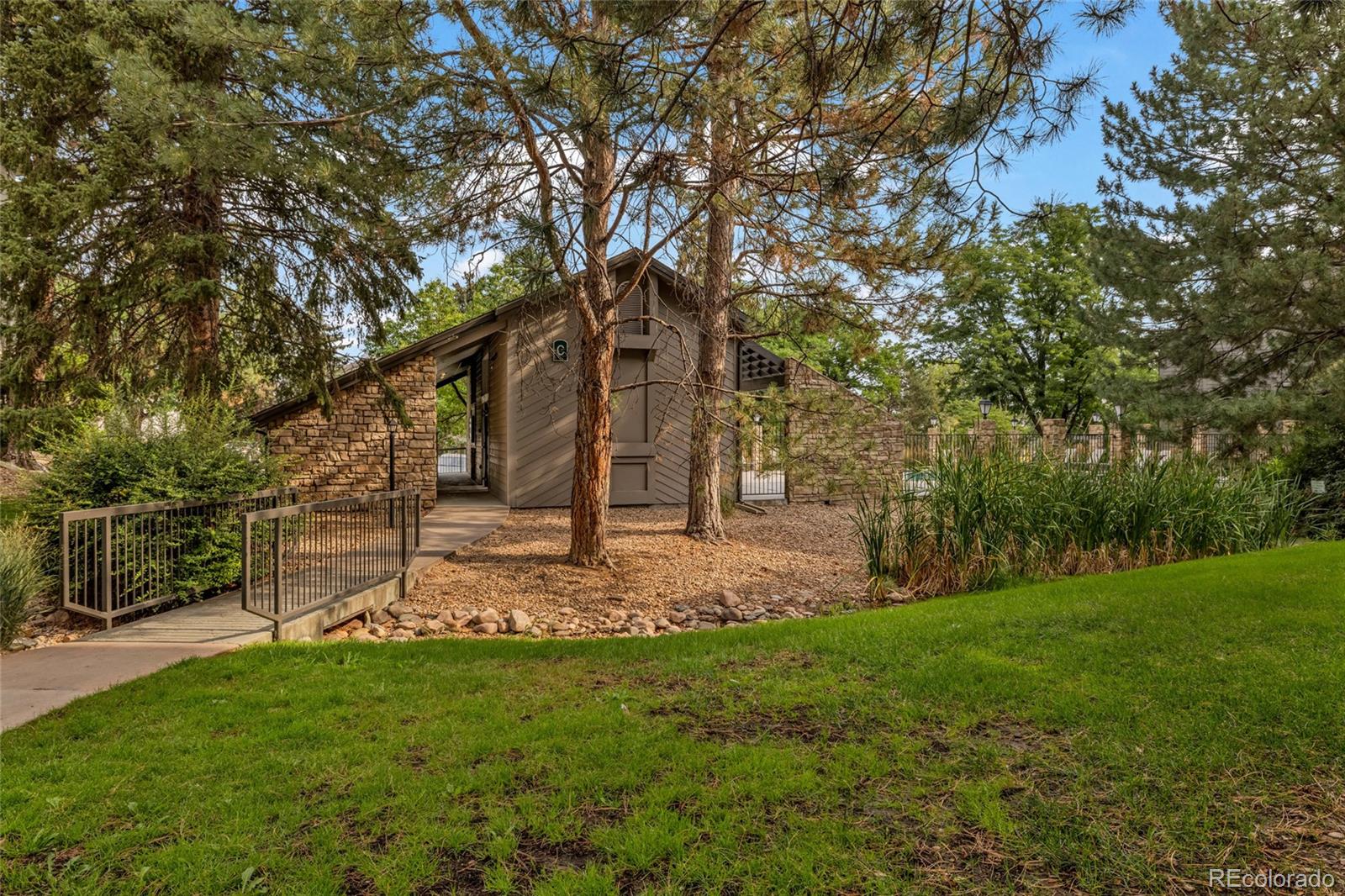 MLS Image #22 for 2575 s syracuse way,denver, Colorado
