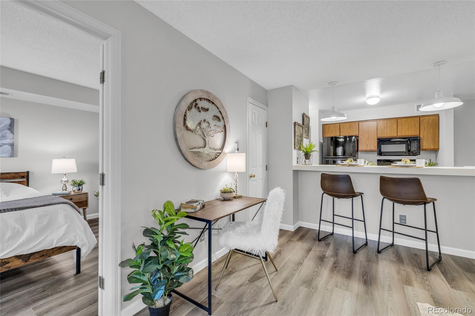 MLS Image #6 for 2575 s syracuse way,denver, Colorado