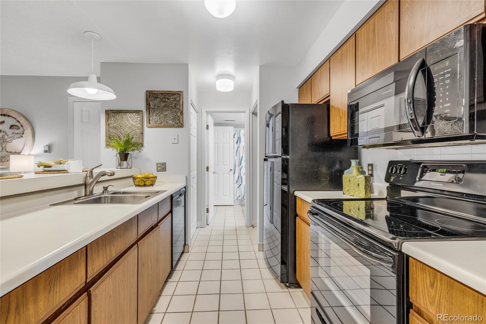 MLS Image #7 for 2575 s syracuse way,denver, Colorado