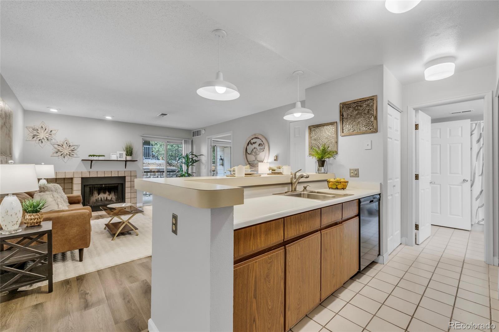 MLS Image #9 for 2575 s syracuse way,denver, Colorado