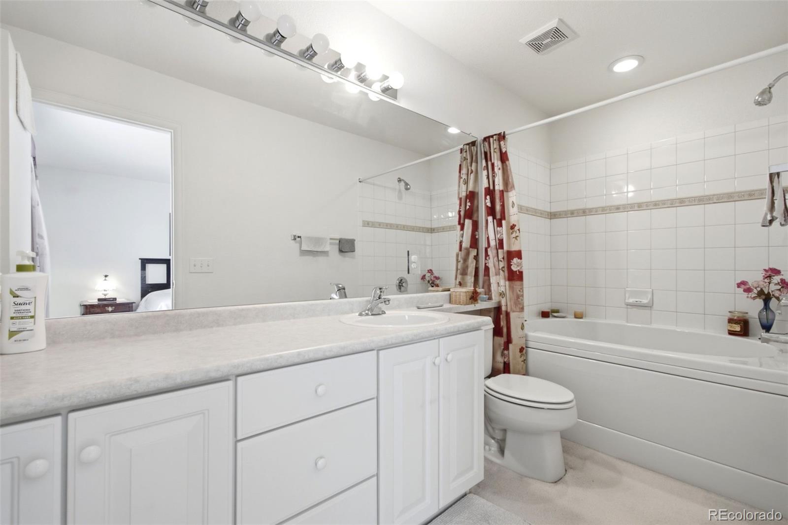MLS Image #14 for 20054 e 49th place,denver, Colorado