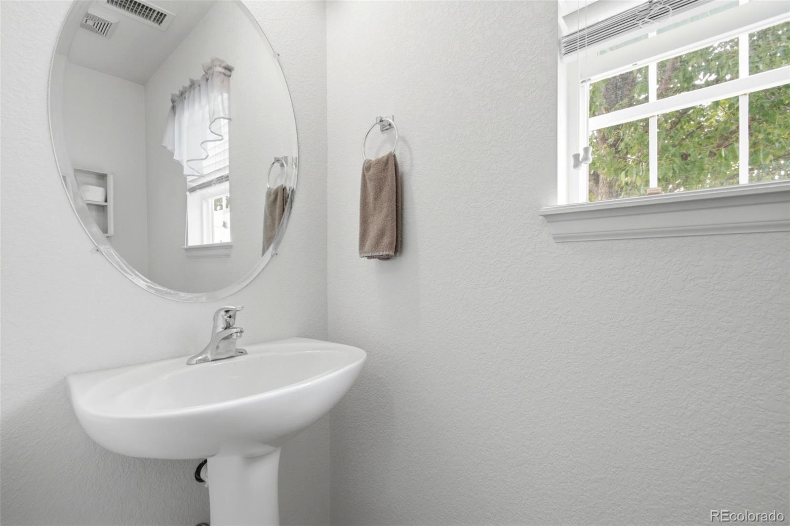 MLS Image #8 for 20054 e 49th place,denver, Colorado