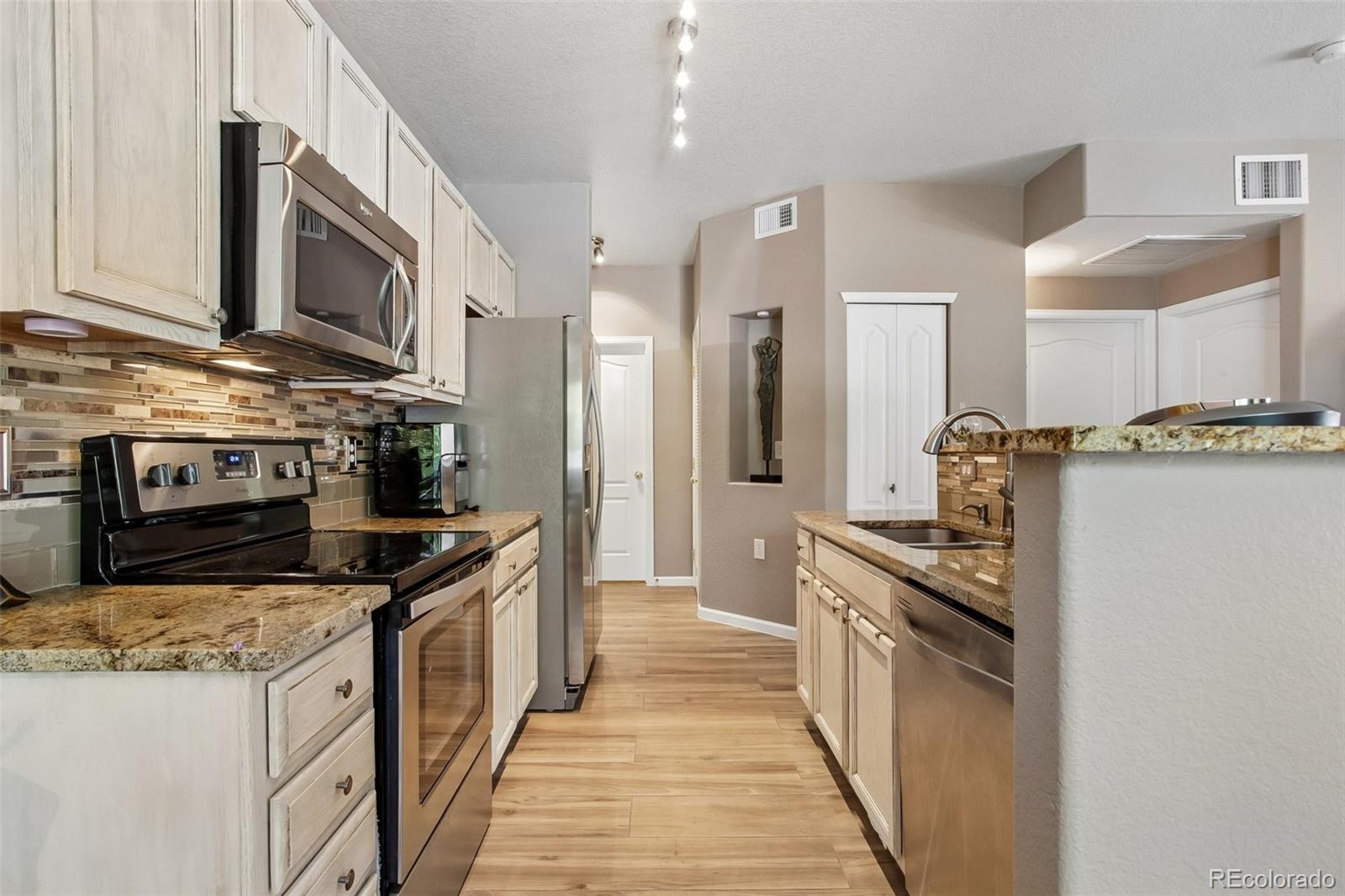 MLS Image #6 for 10336 w 55th place 101,arvada, Colorado