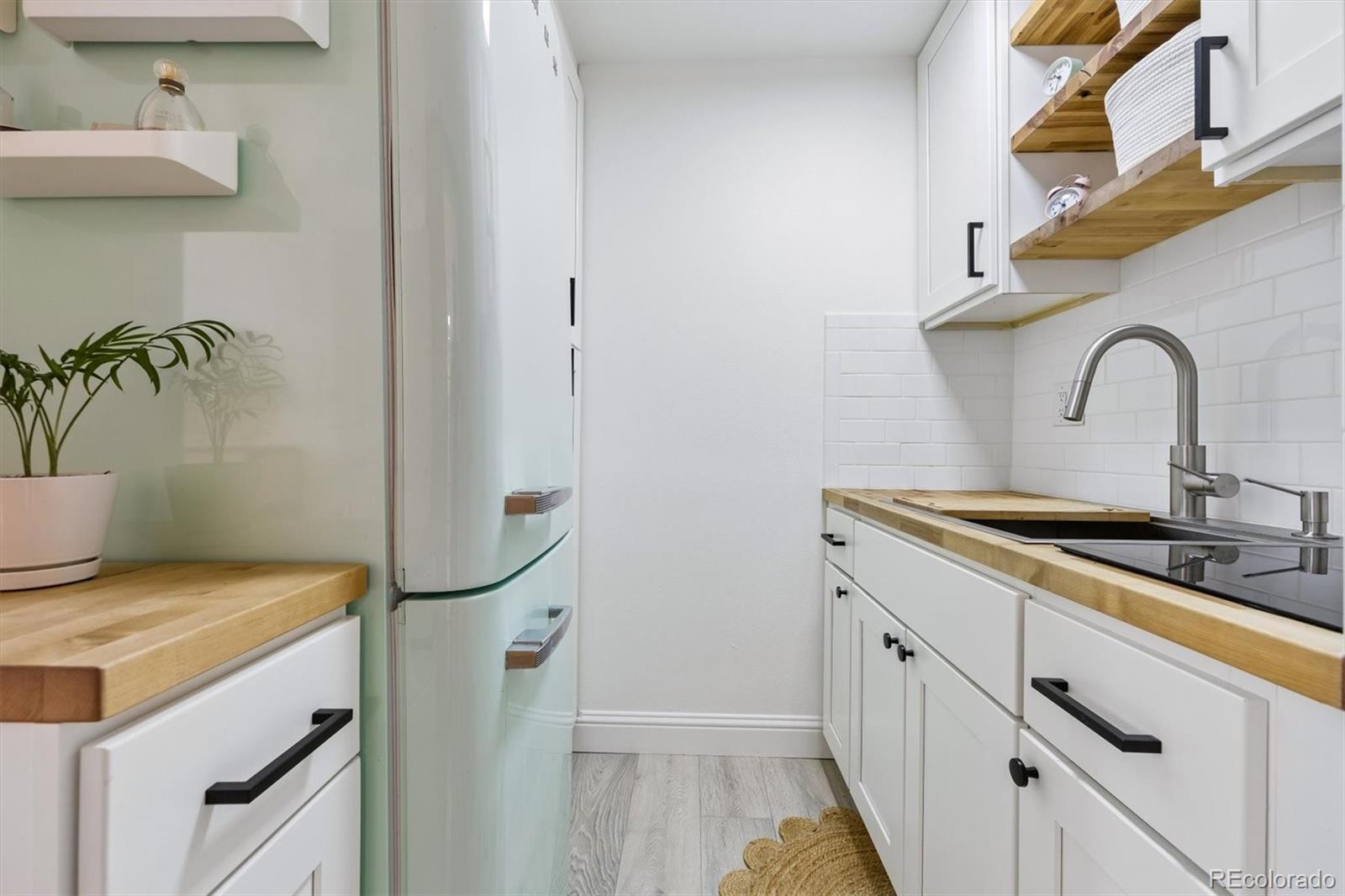 MLS Image #10 for 789 n clarkson street,denver, Colorado