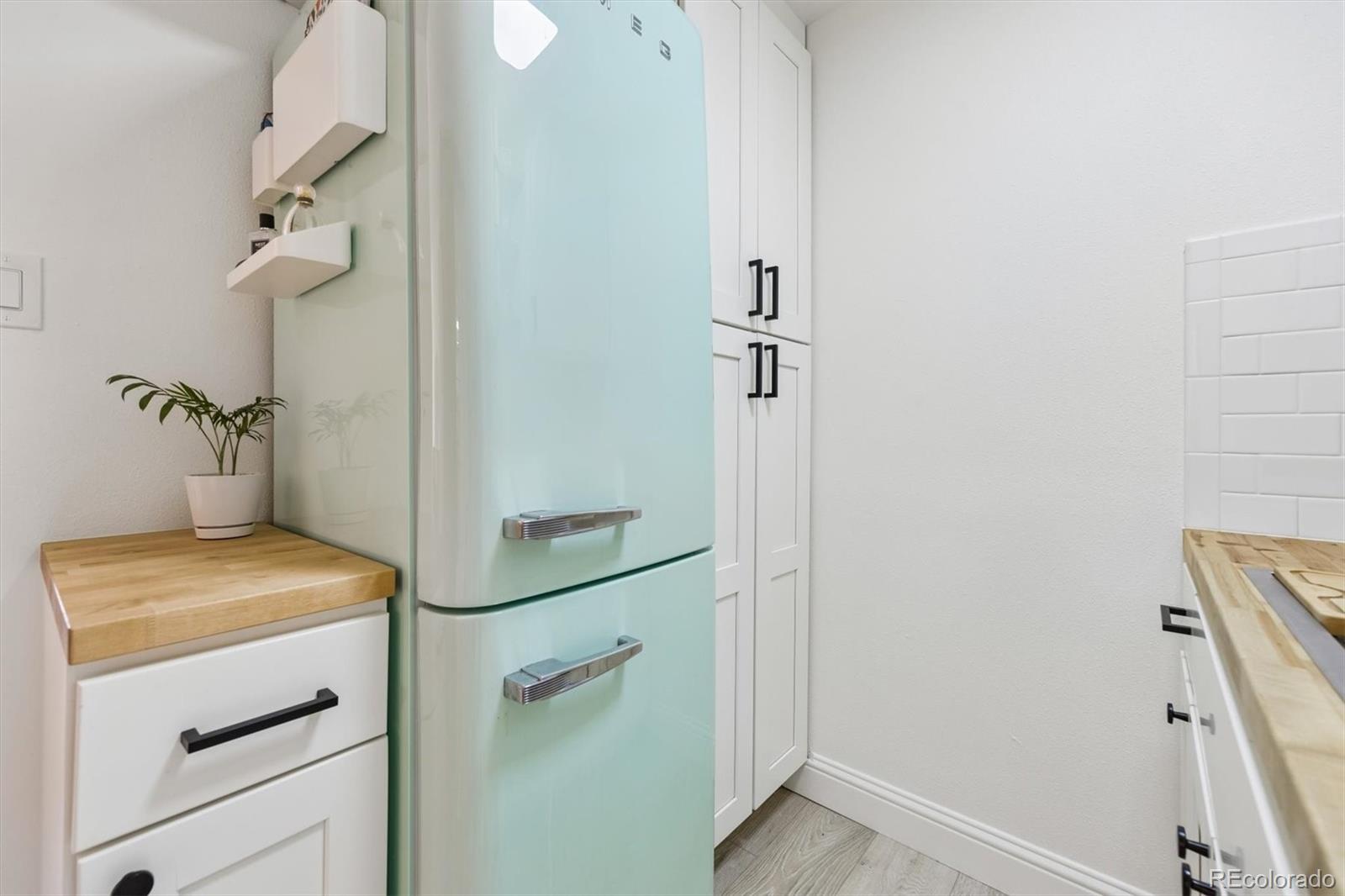 MLS Image #11 for 789 n clarkson street,denver, Colorado