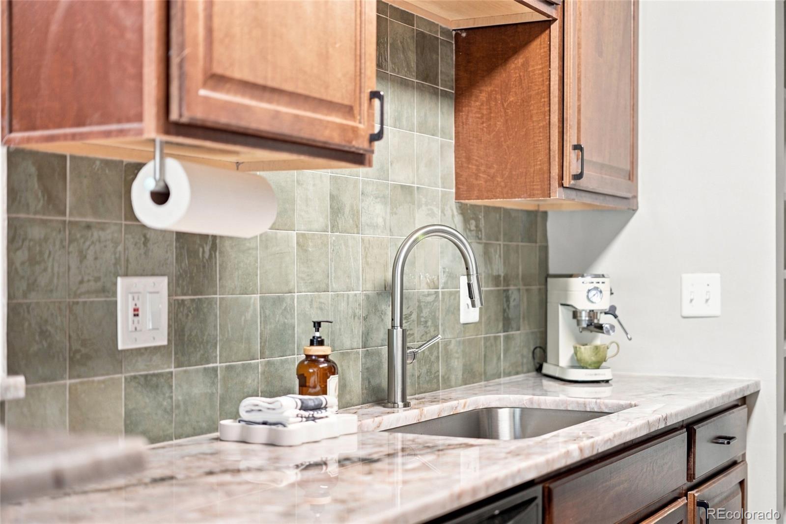 MLS Image #18 for 1313  steele street 306,denver, Colorado