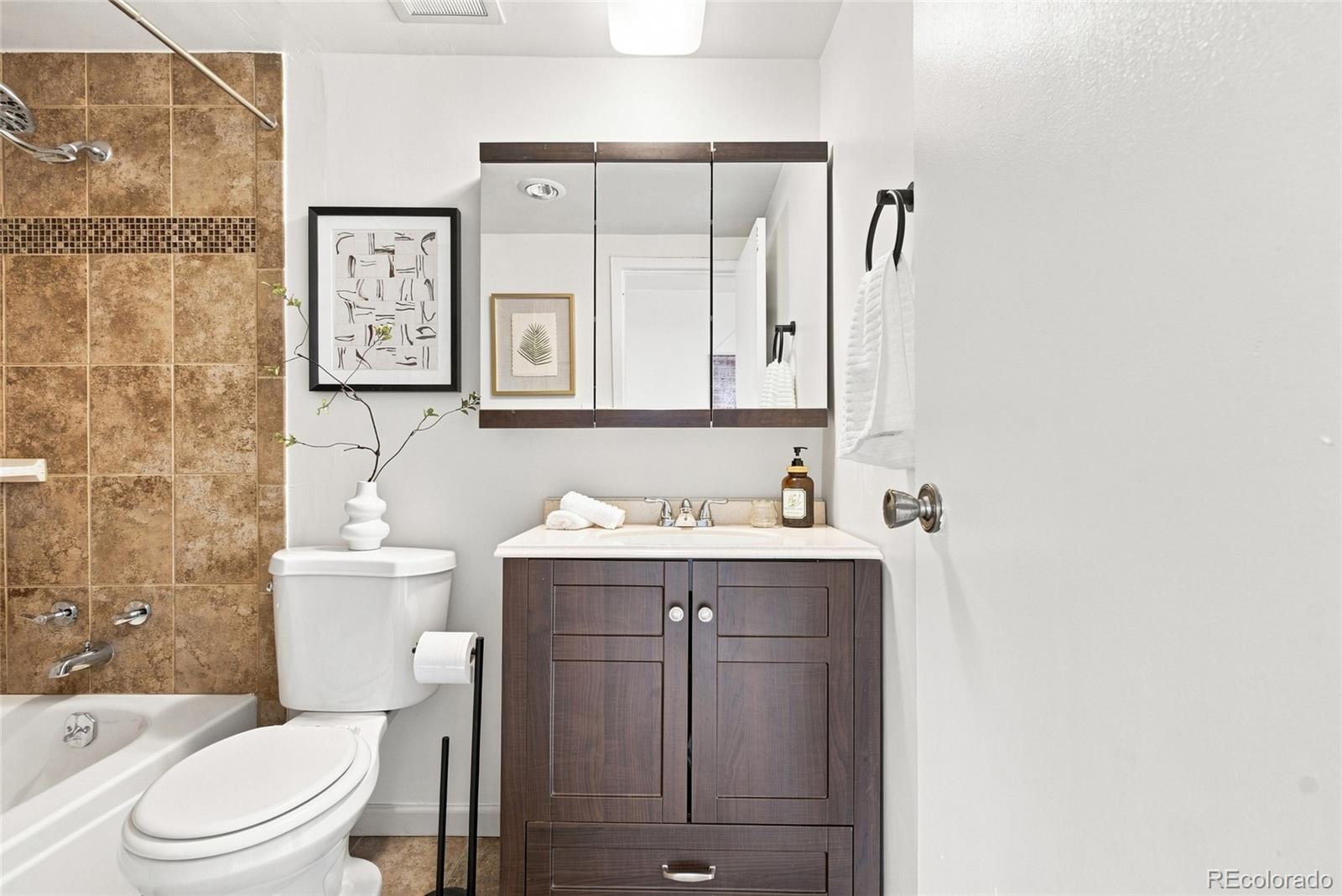 MLS Image #29 for 1313  steele street 306,denver, Colorado