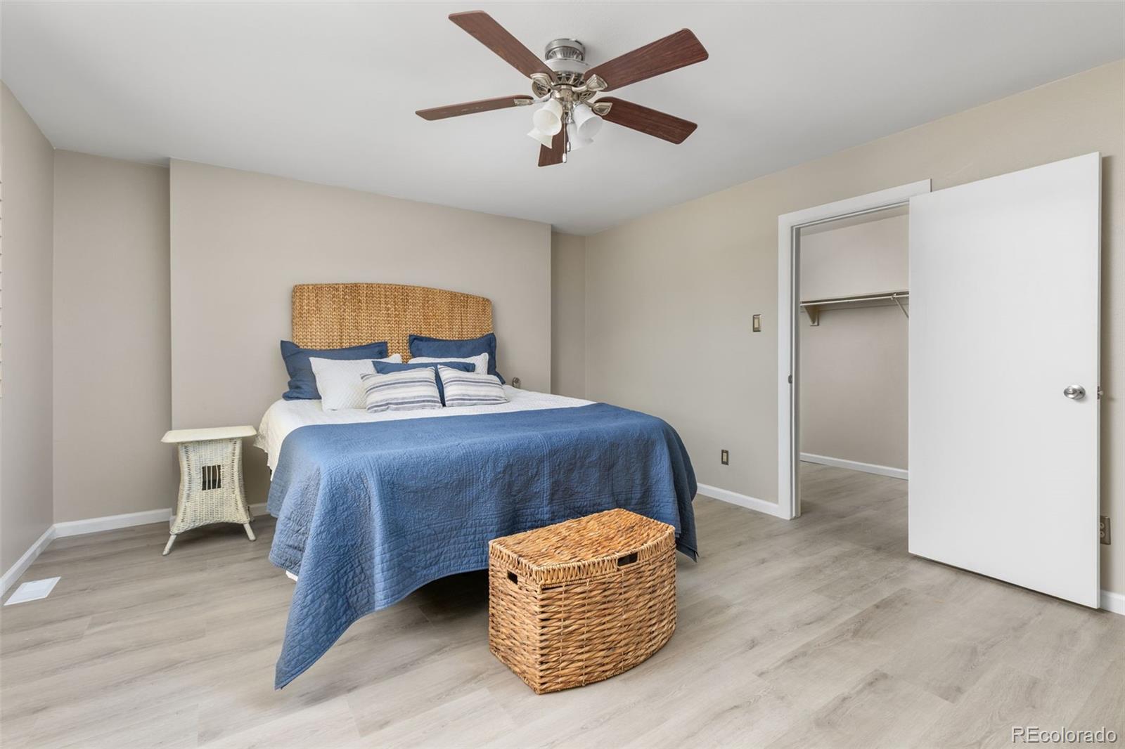 MLS Image #15 for 3534 s ivanhoe street,denver, Colorado