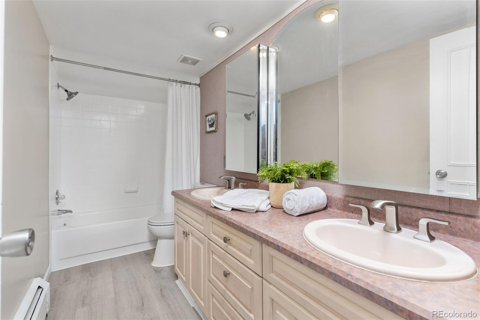 MLS Image #20 for 3534 s ivanhoe street,denver, Colorado