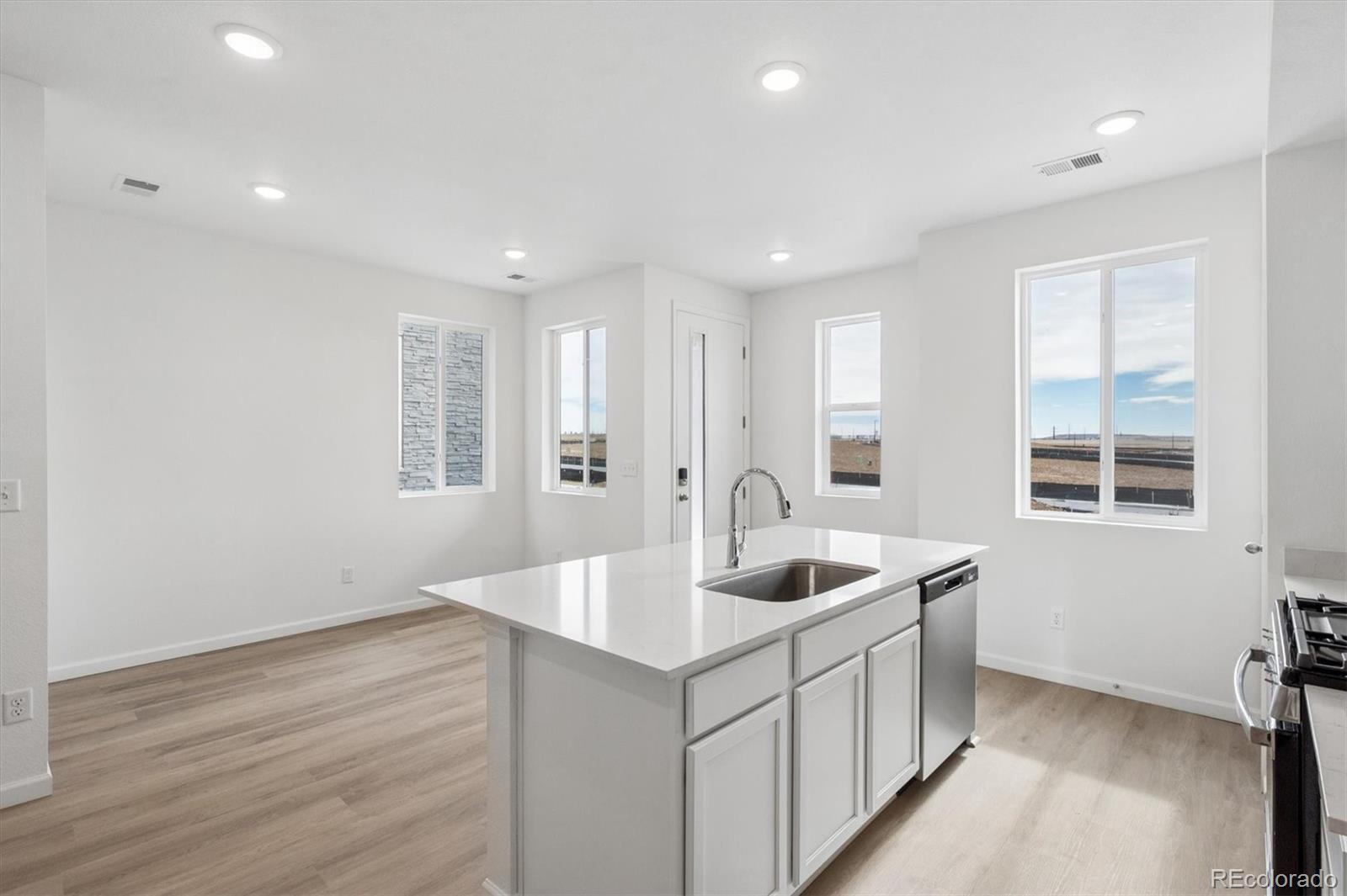 MLS Image #4 for 24121 e 30th place,aurora, Colorado
