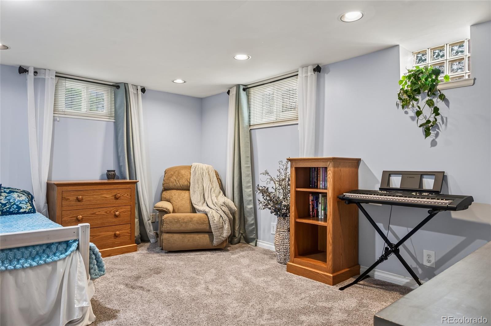 MLS Image #23 for 392 s clarkson street,denver, Colorado