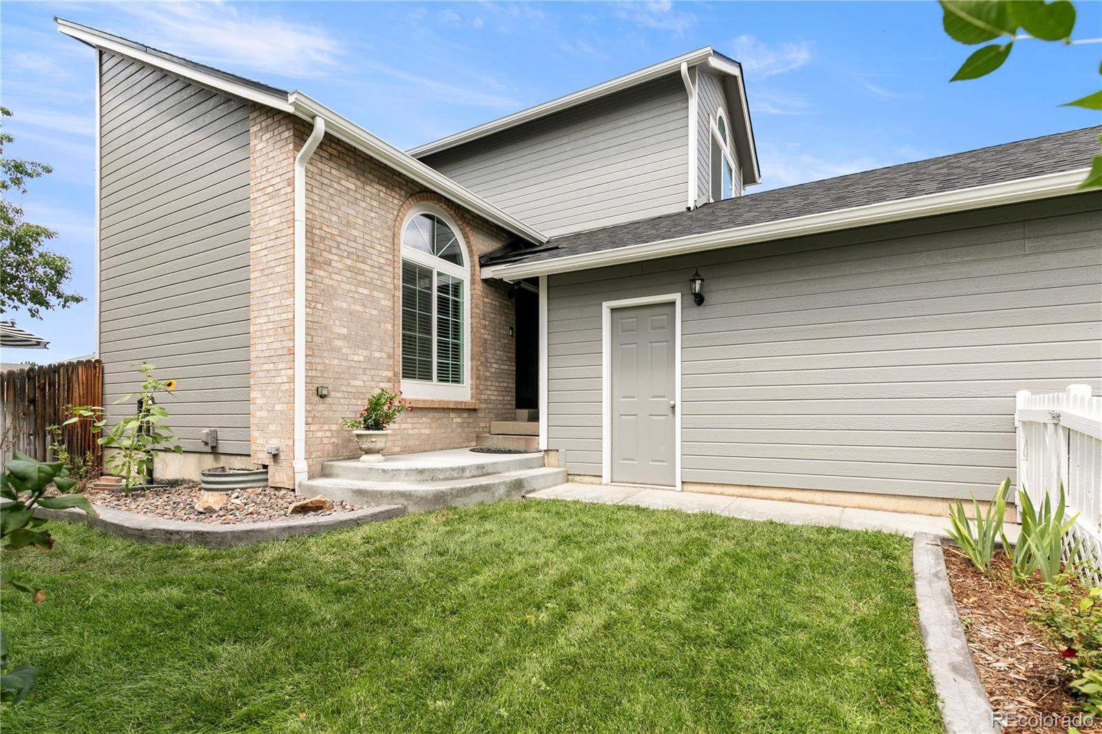 MLS Image #2 for 633  walden court,littleton, Colorado