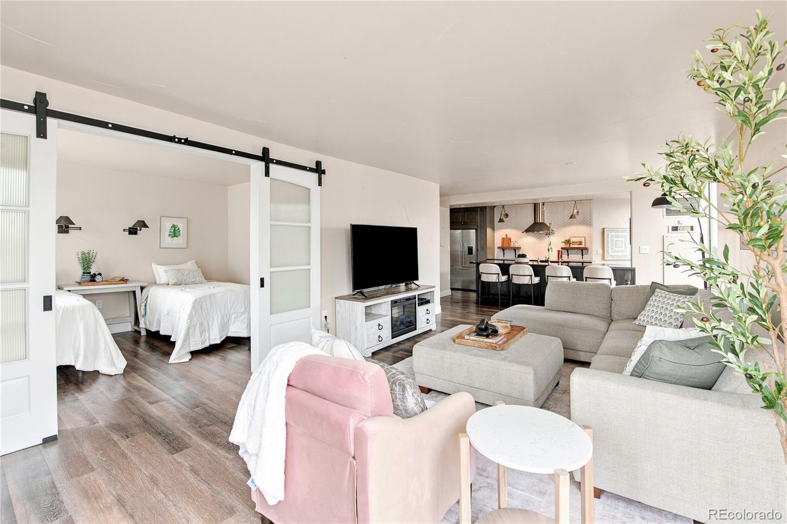 MLS Image #5 for 1625  larimer street 1705,denver, Colorado