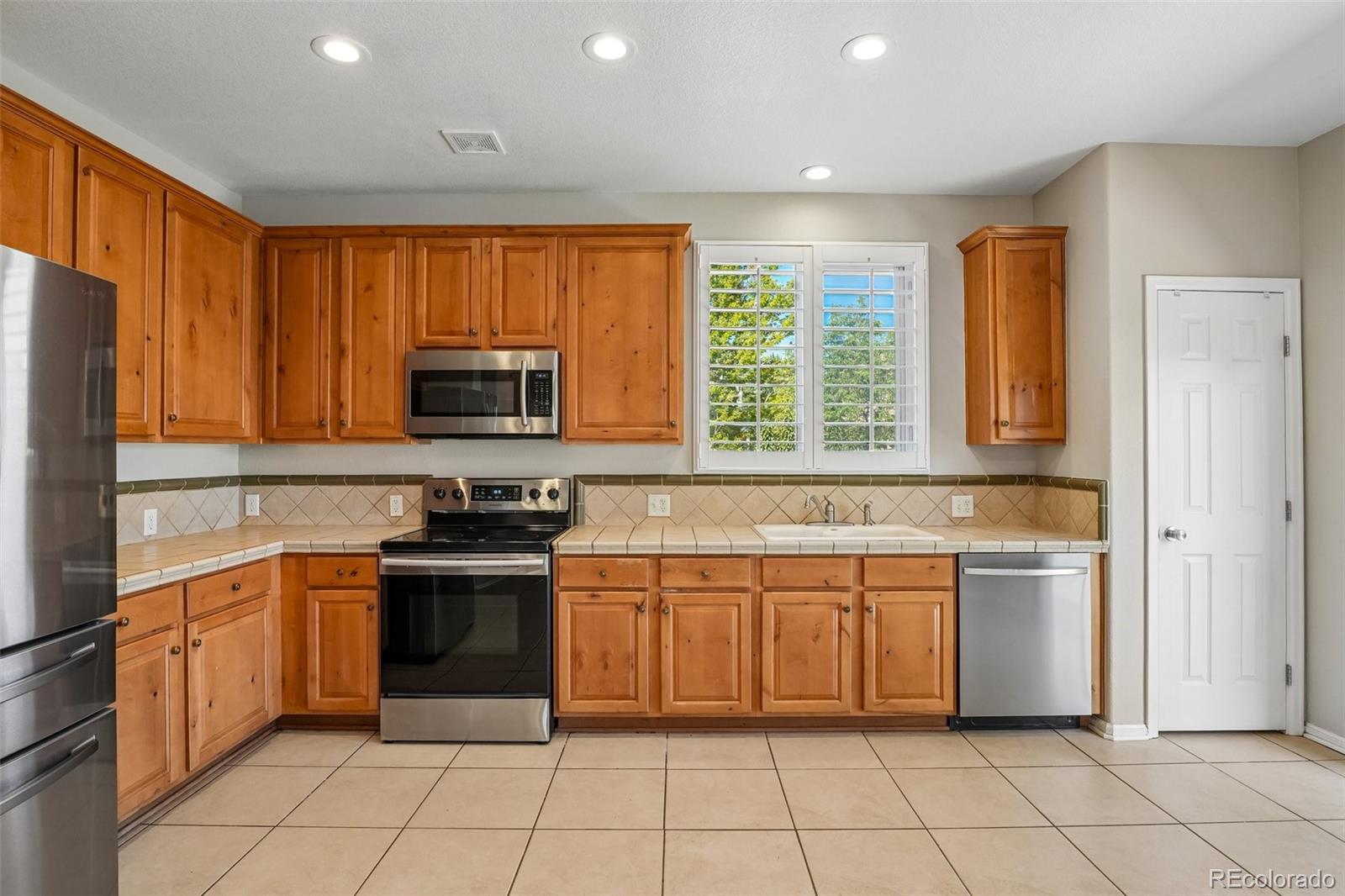 MLS Image #4 for 21749 e jarvis place,aurora, Colorado