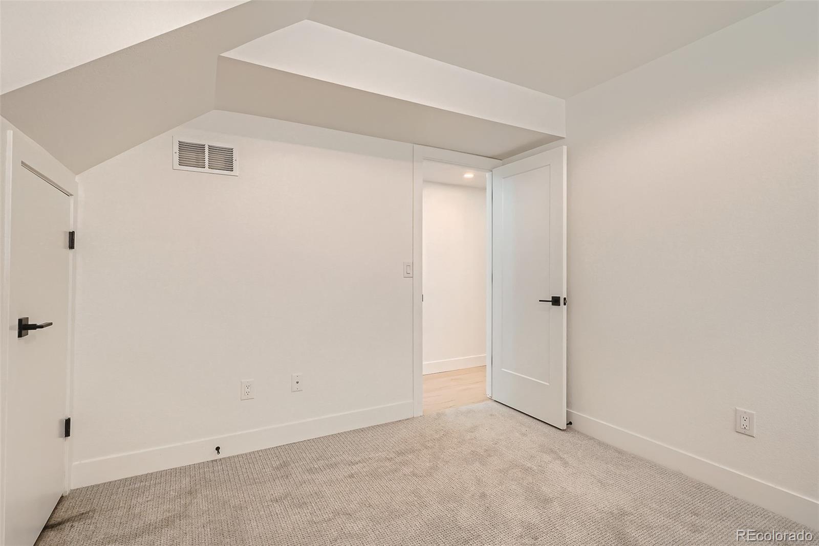 MLS Image #17 for 1121 s dahlia street,denver, Colorado