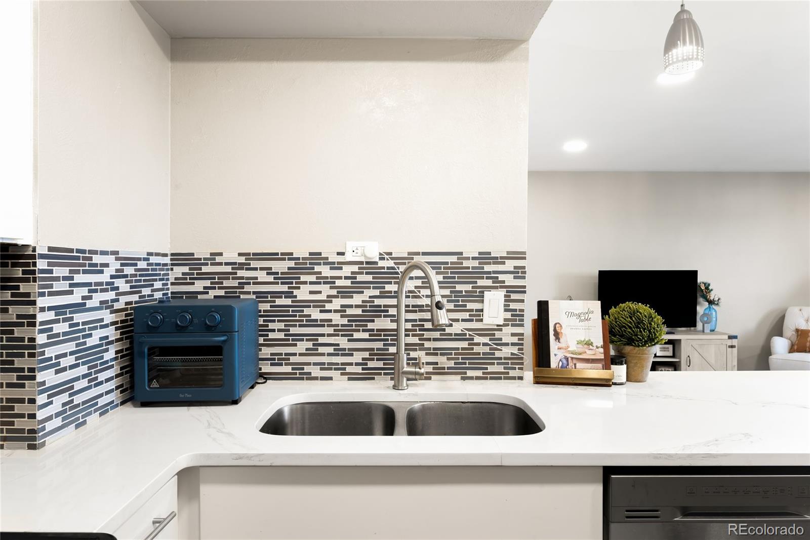 MLS Image #12 for 460 s marion parkway,denver, Colorado