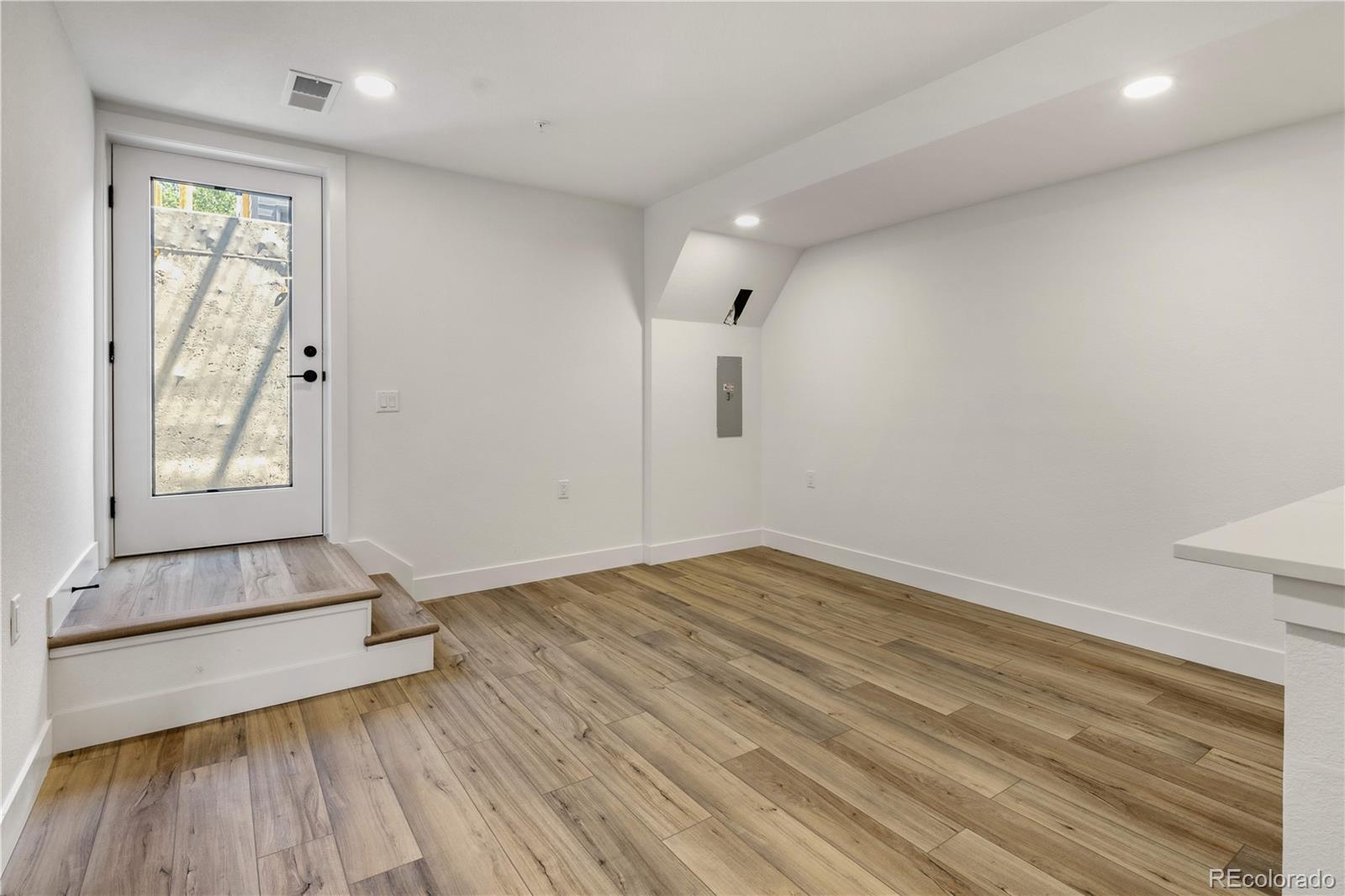 MLS Image #28 for 822  dahlia street,denver, Colorado