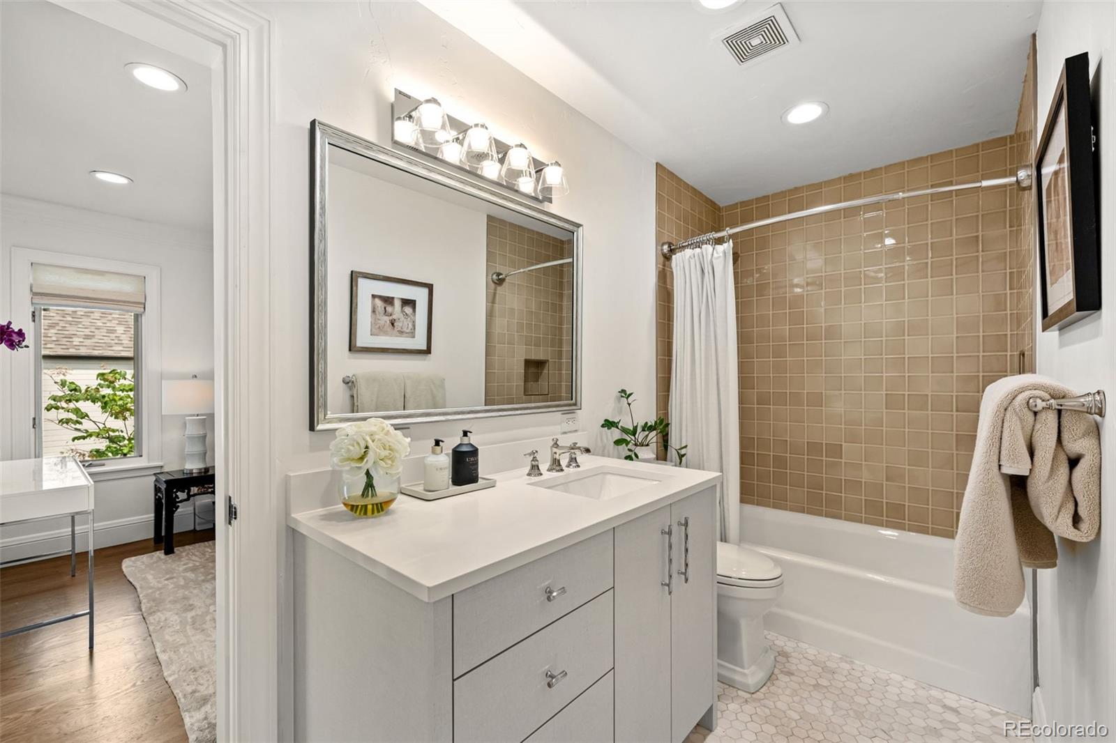 MLS Image #33 for 424  clayton street,denver, Colorado