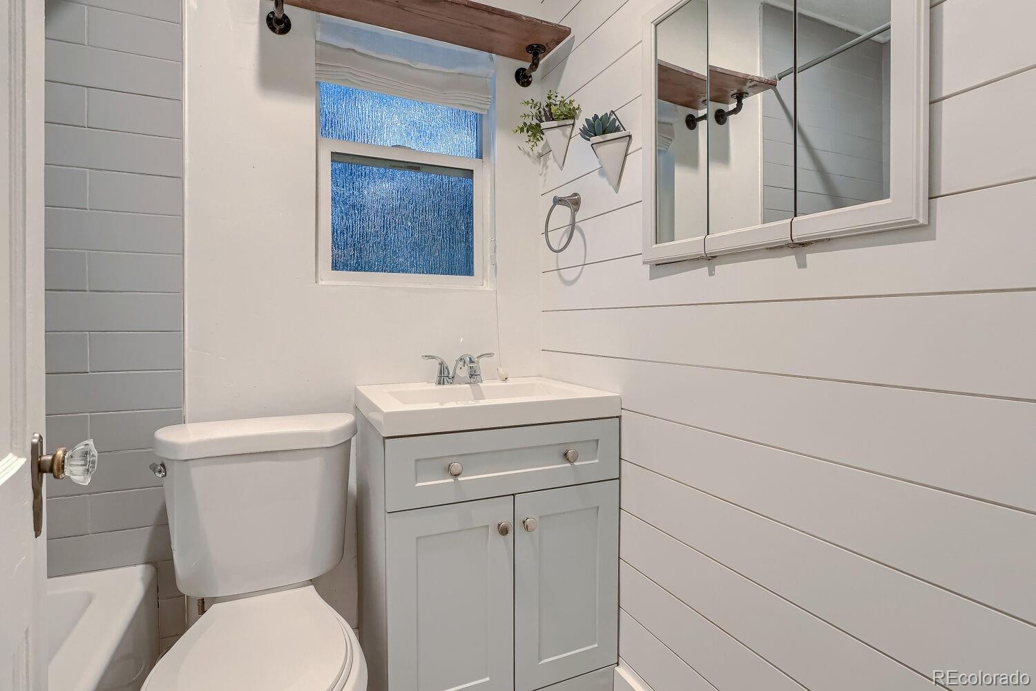 MLS Image #18 for 3590 s bannock street,englewood, Colorado