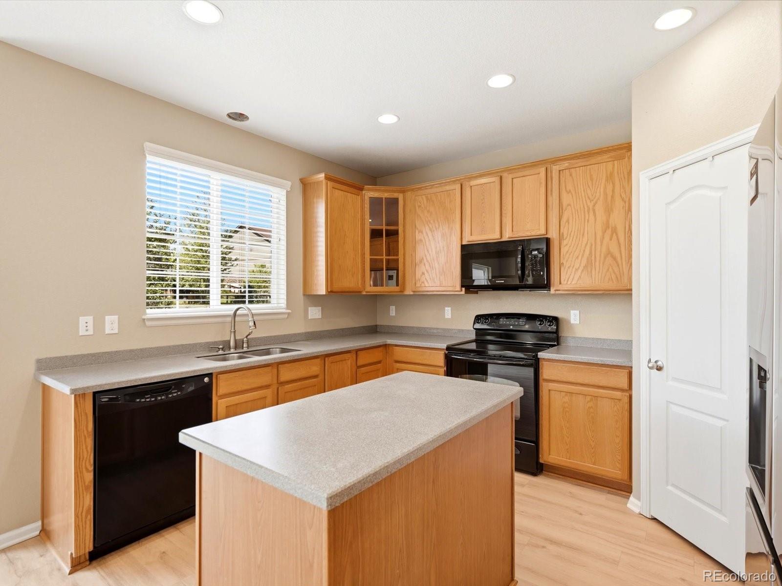MLS Image #5 for 7181 s oak hill circle,aurora, Colorado