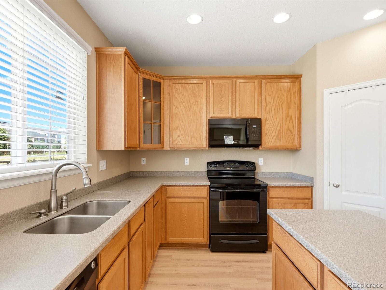MLS Image #7 for 7181 s oak hill circle,aurora, Colorado