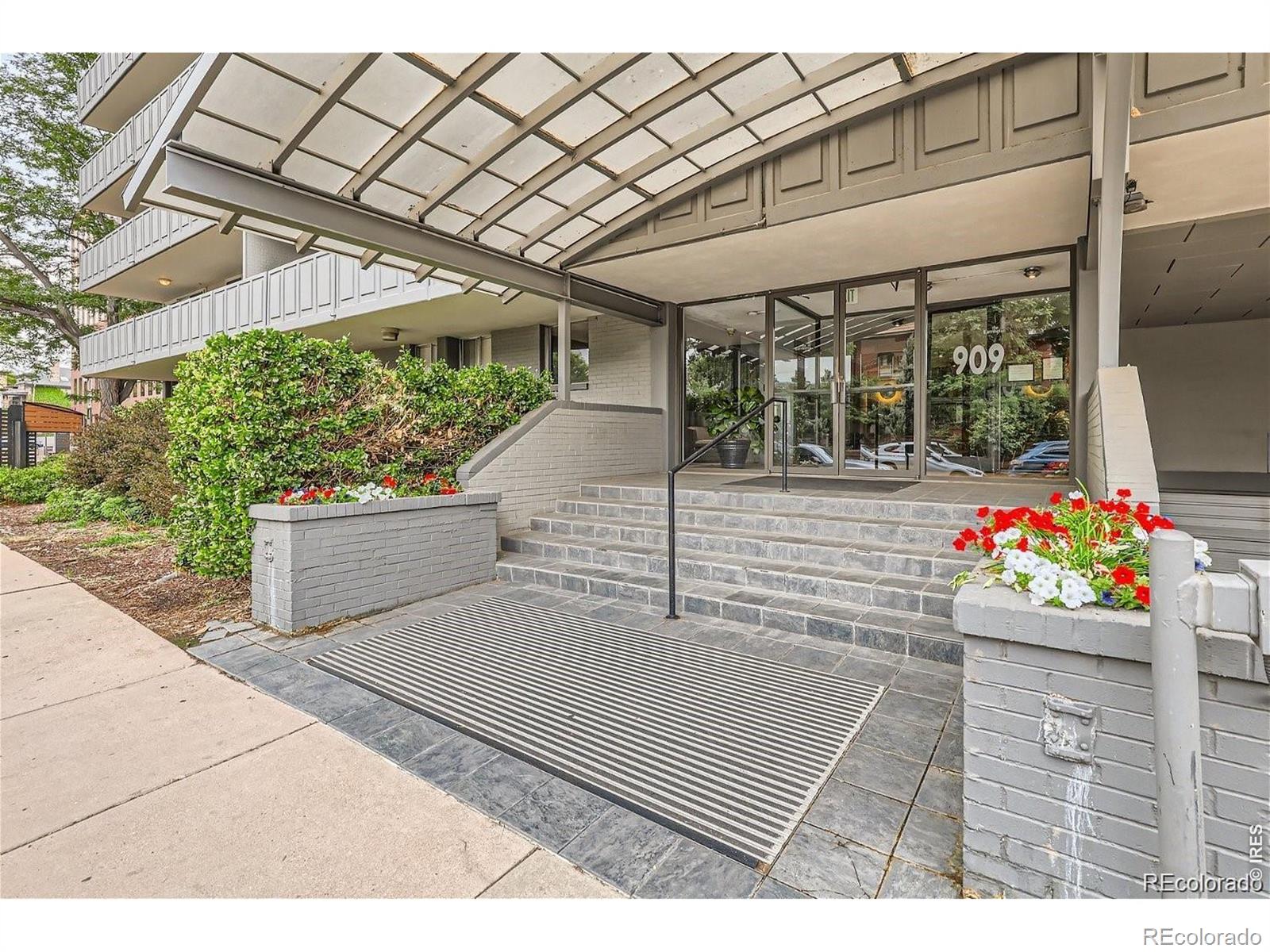 MLS Image #15 for 909 n logan street a,denver, Colorado
