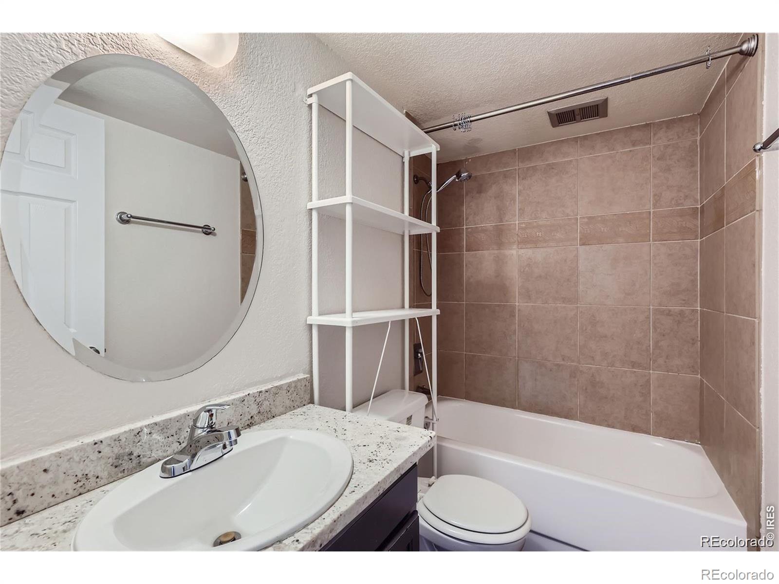 MLS Image #8 for 909 n logan street a,denver, Colorado