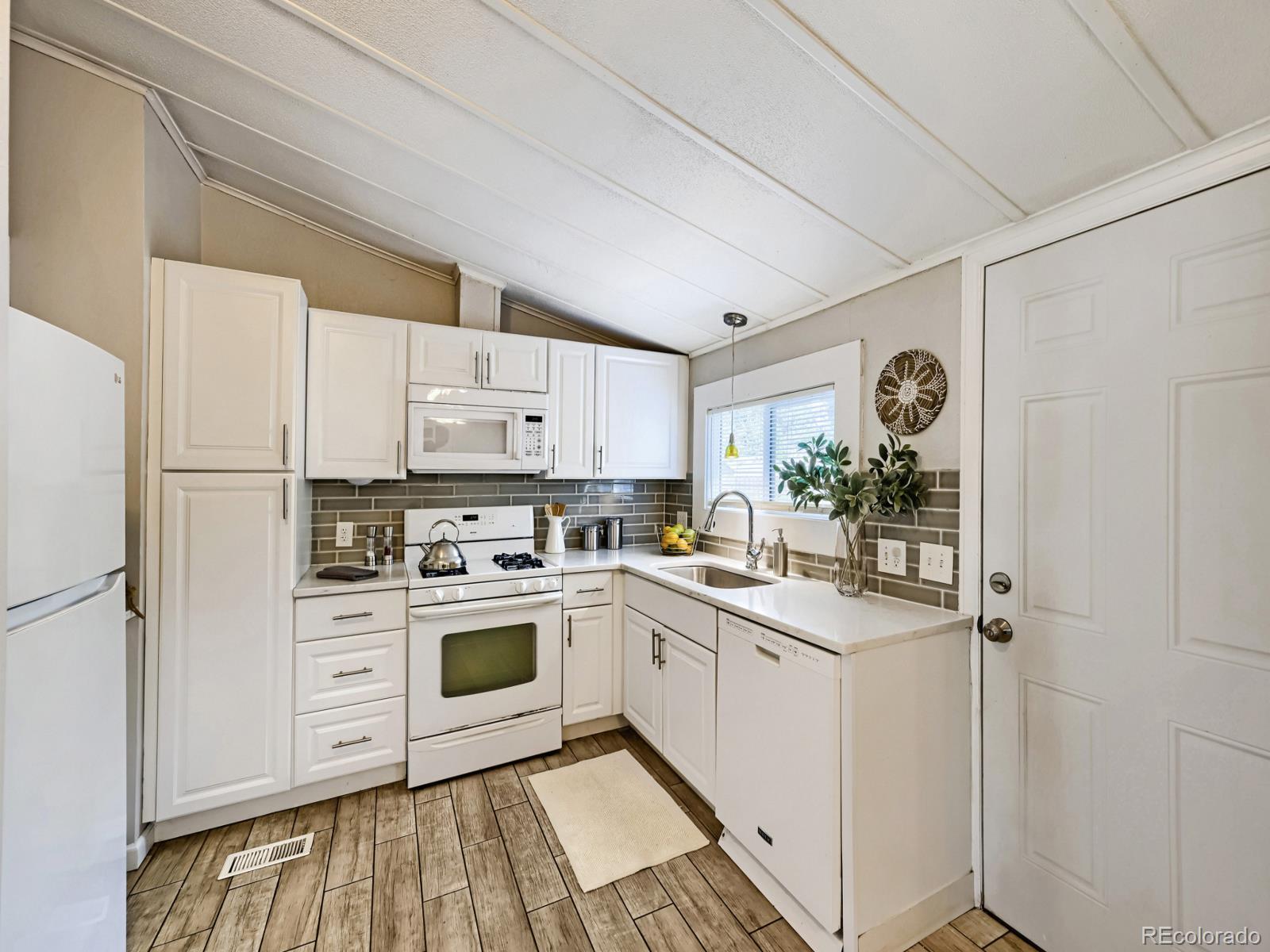 MLS Image #3 for 3090 w 55th place,denver, Colorado