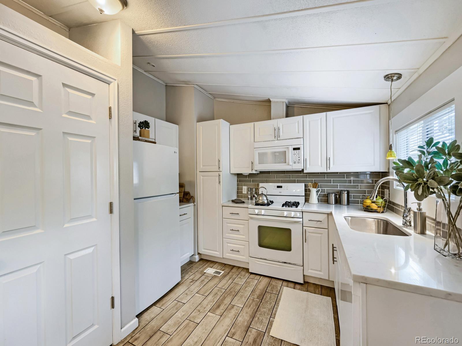 MLS Image #7 for 3090 w 55th place,denver, Colorado