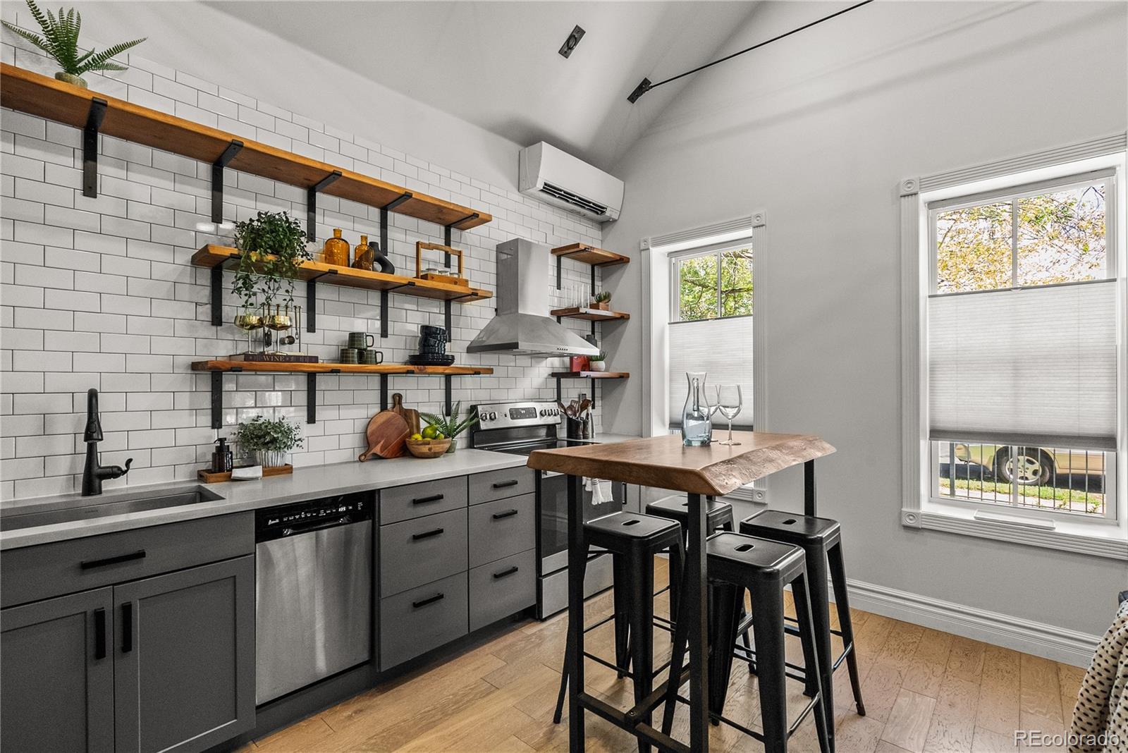 MLS Image #6 for 2239 n clarkson street,denver, Colorado