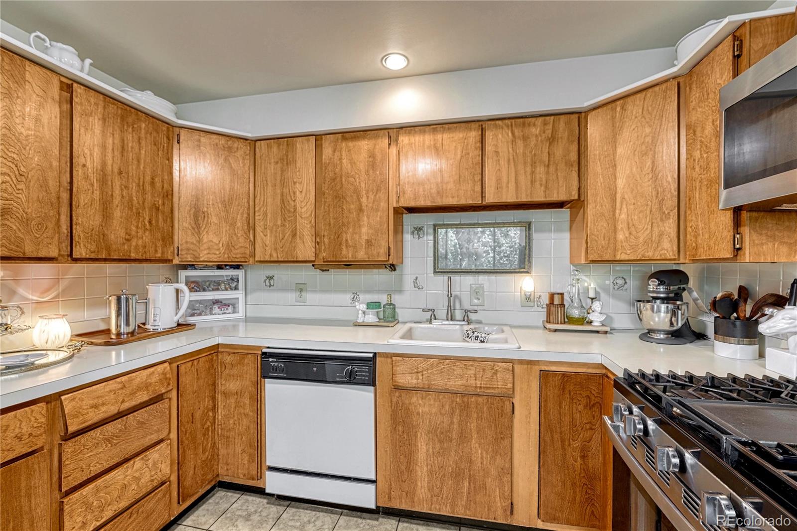 MLS Image #12 for 395 s lee street,denver, Colorado