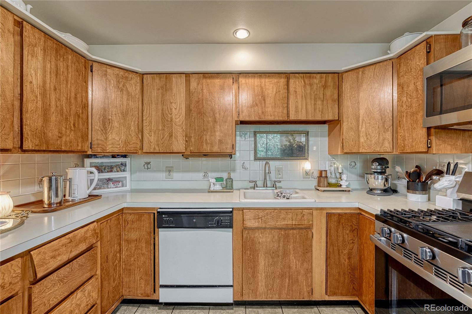 MLS Image #16 for 395 s lee street,denver, Colorado