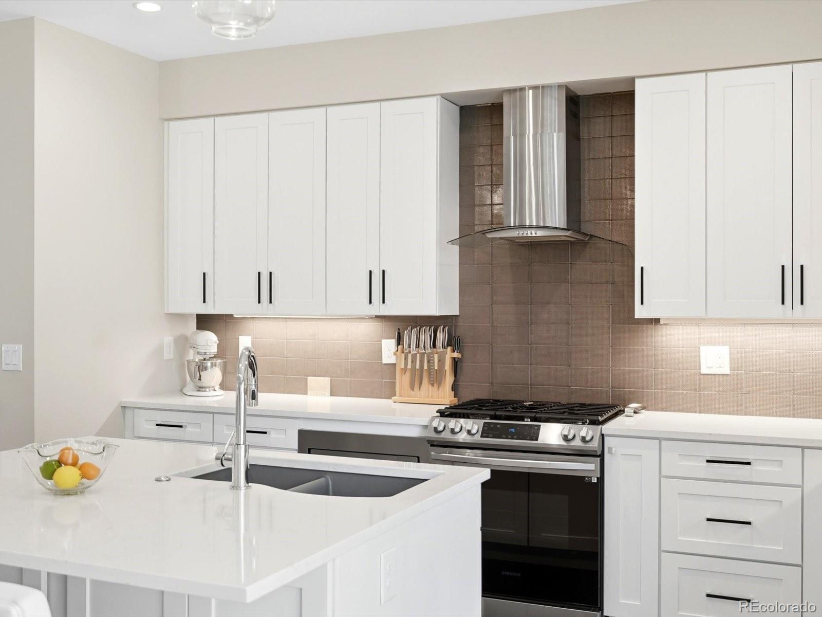 MLS Image #4 for 3820 n eliot street,denver, Colorado