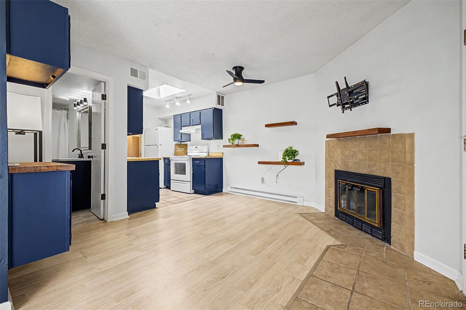 MLS Image #3 for 1845  kendall street 316d,denver, Colorado