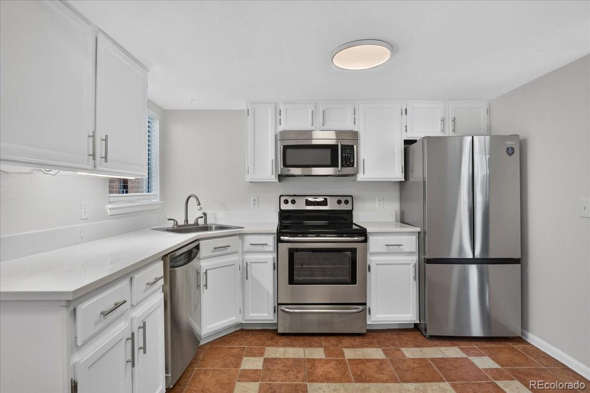 MLS Image #12 for 982 s dearborn way,aurora, Colorado