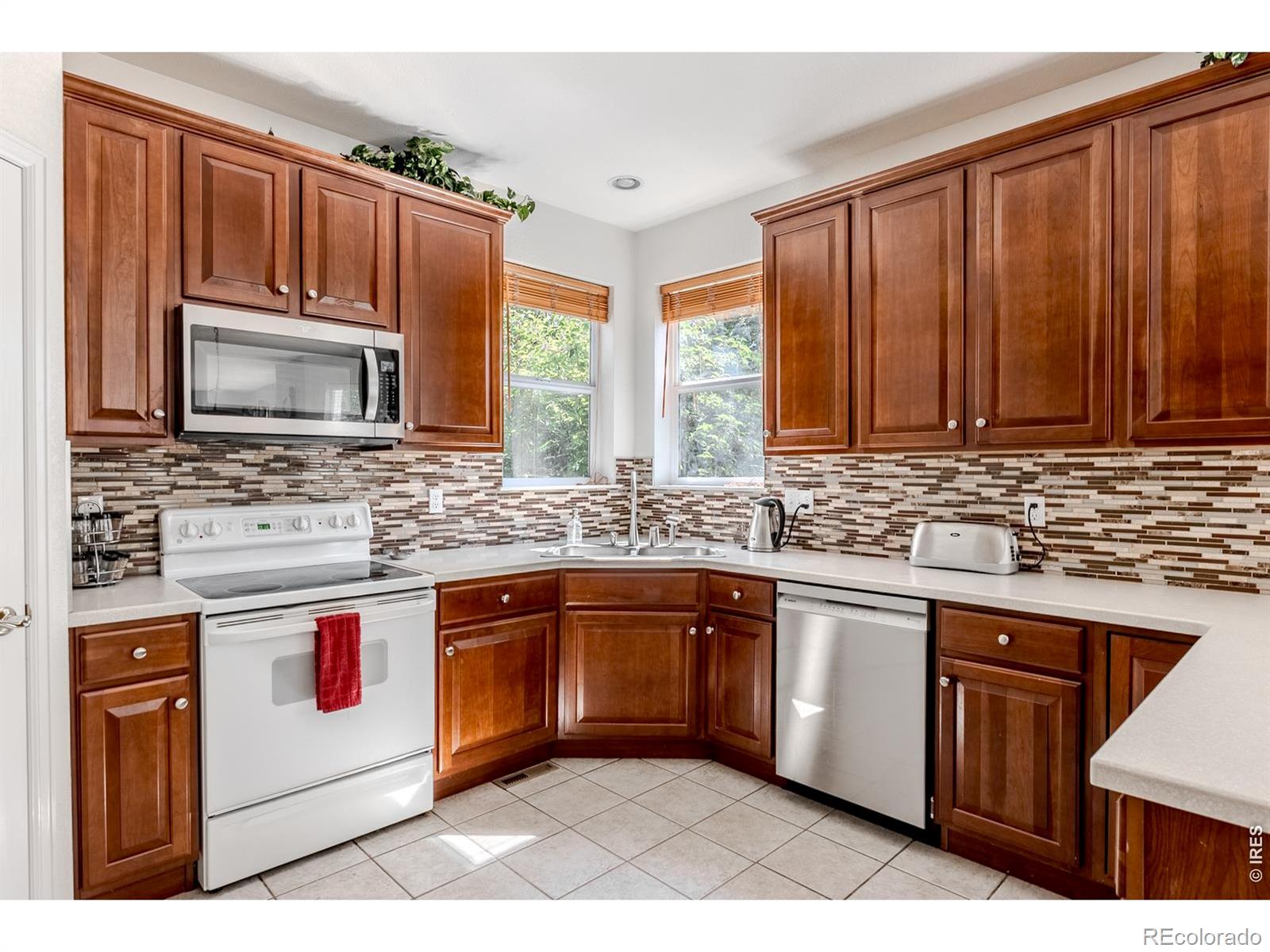 MLS Image #16 for 12892  harmony parkway,denver, Colorado