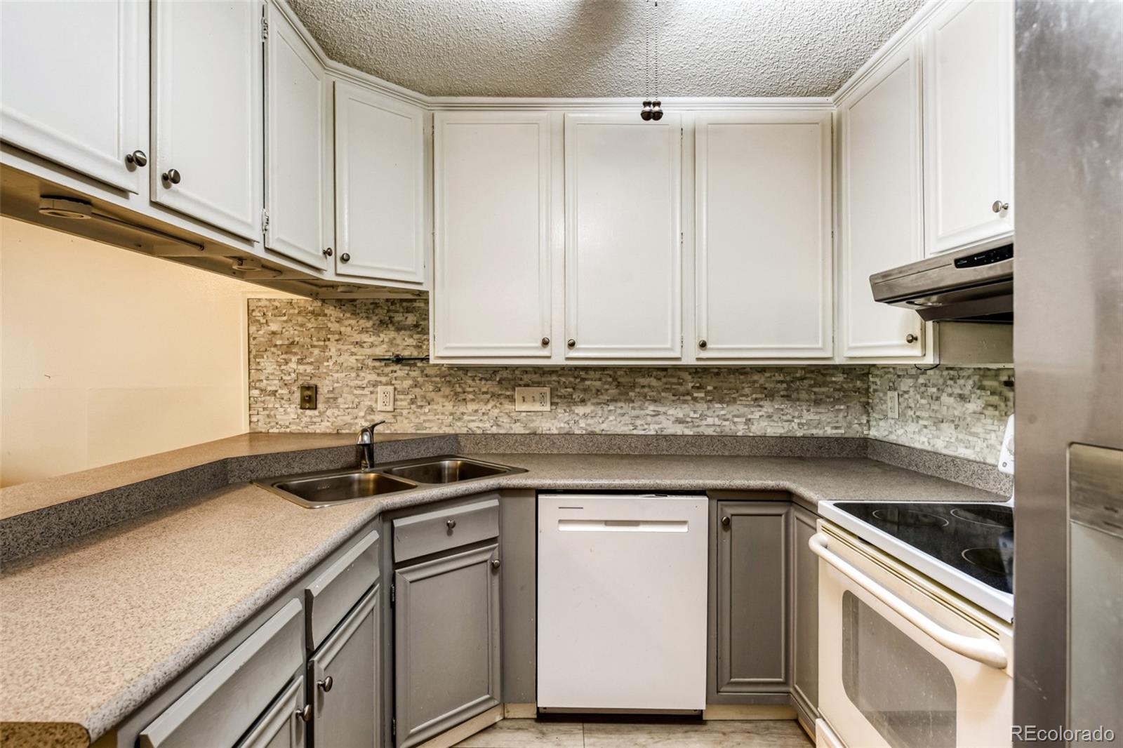 MLS Image #11 for 3465 s poplar street,denver, Colorado