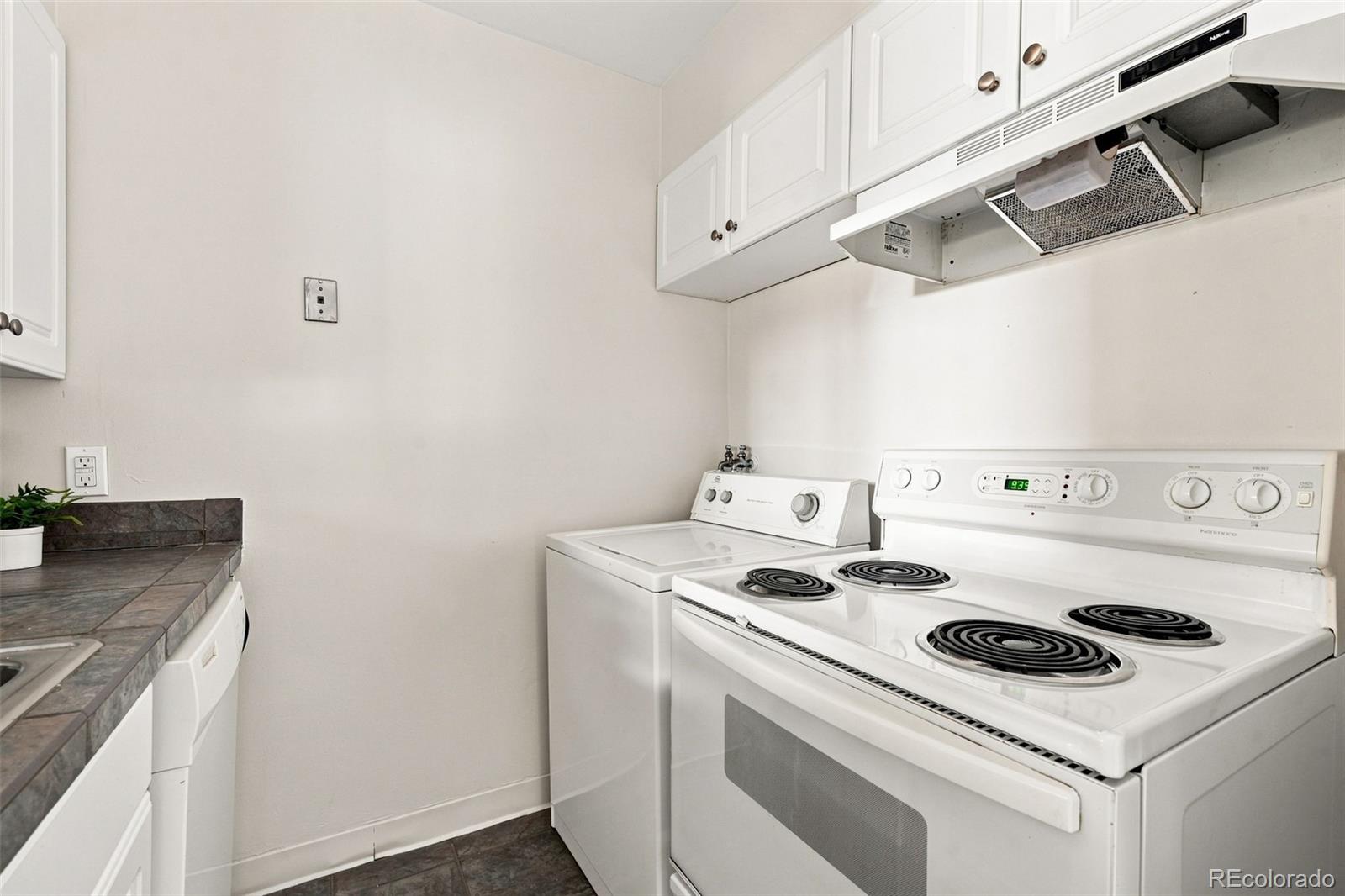 MLS Image #9 for 3031 s glencoe street,denver, Colorado