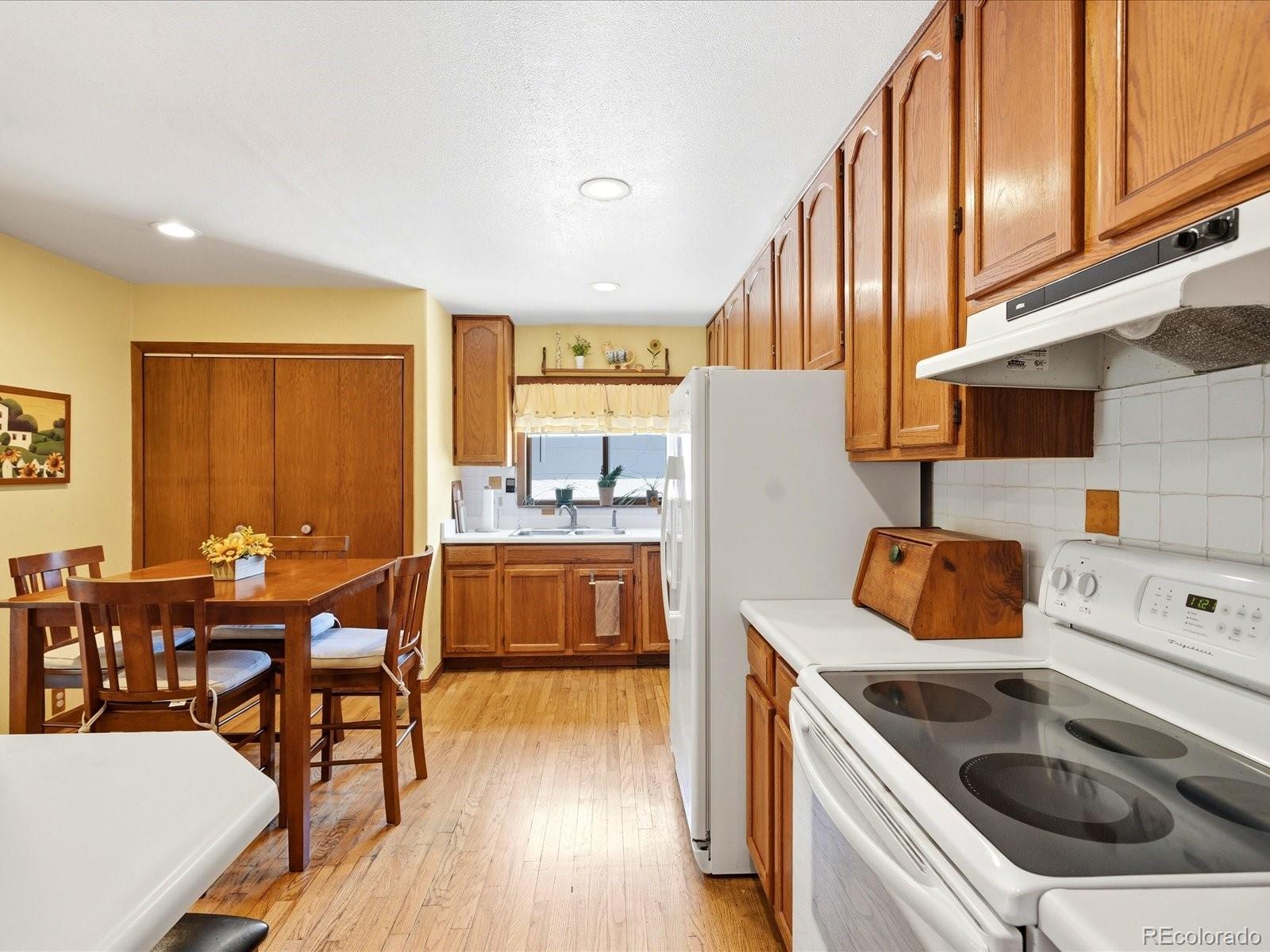 MLS Image #14 for 3415 s hudson way,denver, Colorado