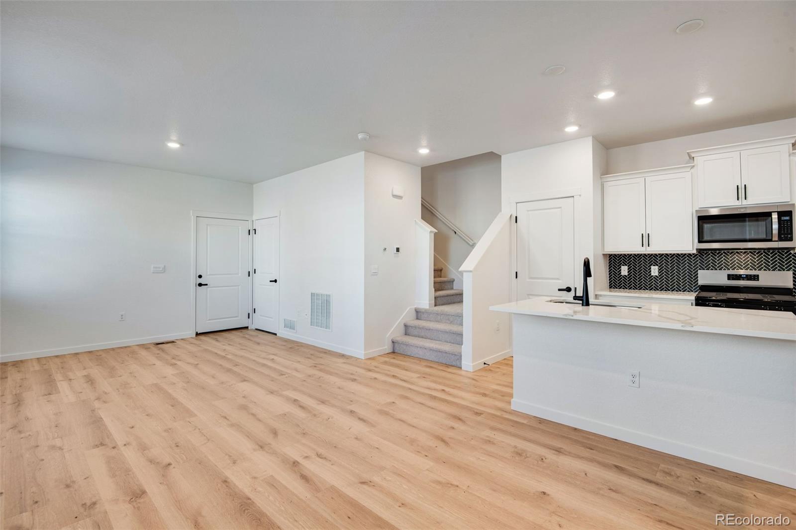 MLS Image #14 for 22614 e 6th place,aurora, Colorado