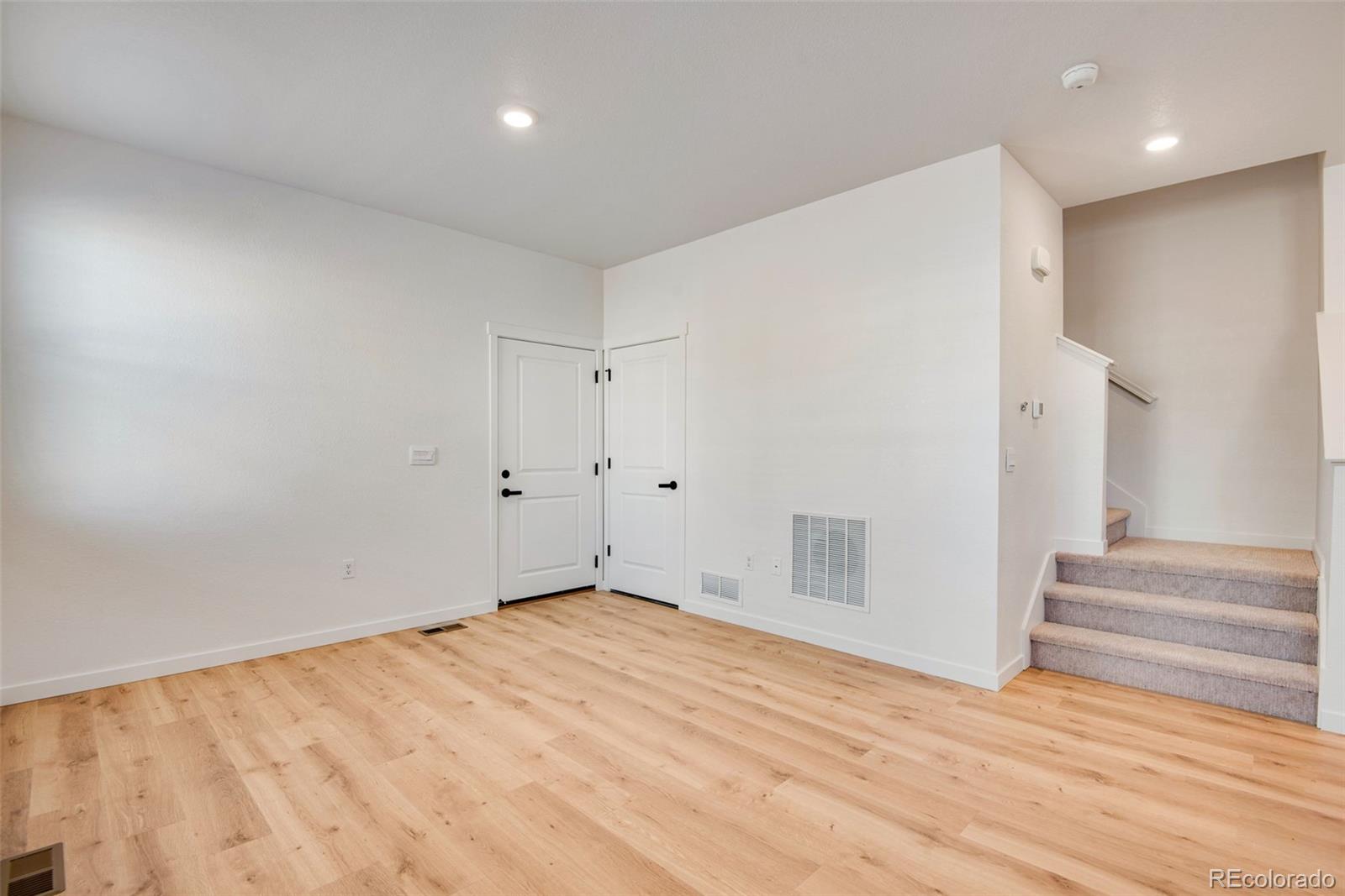 MLS Image #16 for 22614 e 6th place,aurora, Colorado
