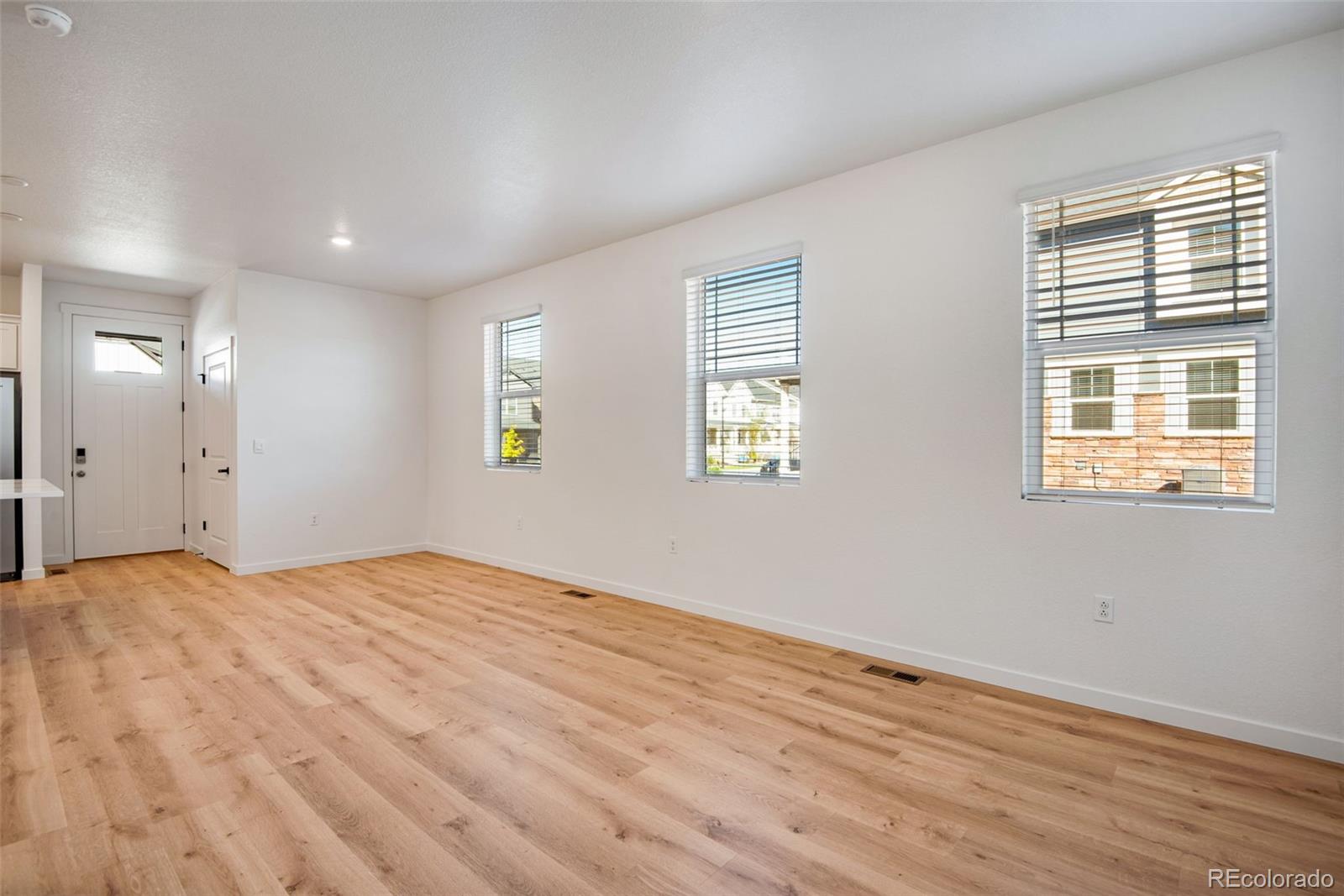 MLS Image #18 for 22614 e 6th place,aurora, Colorado