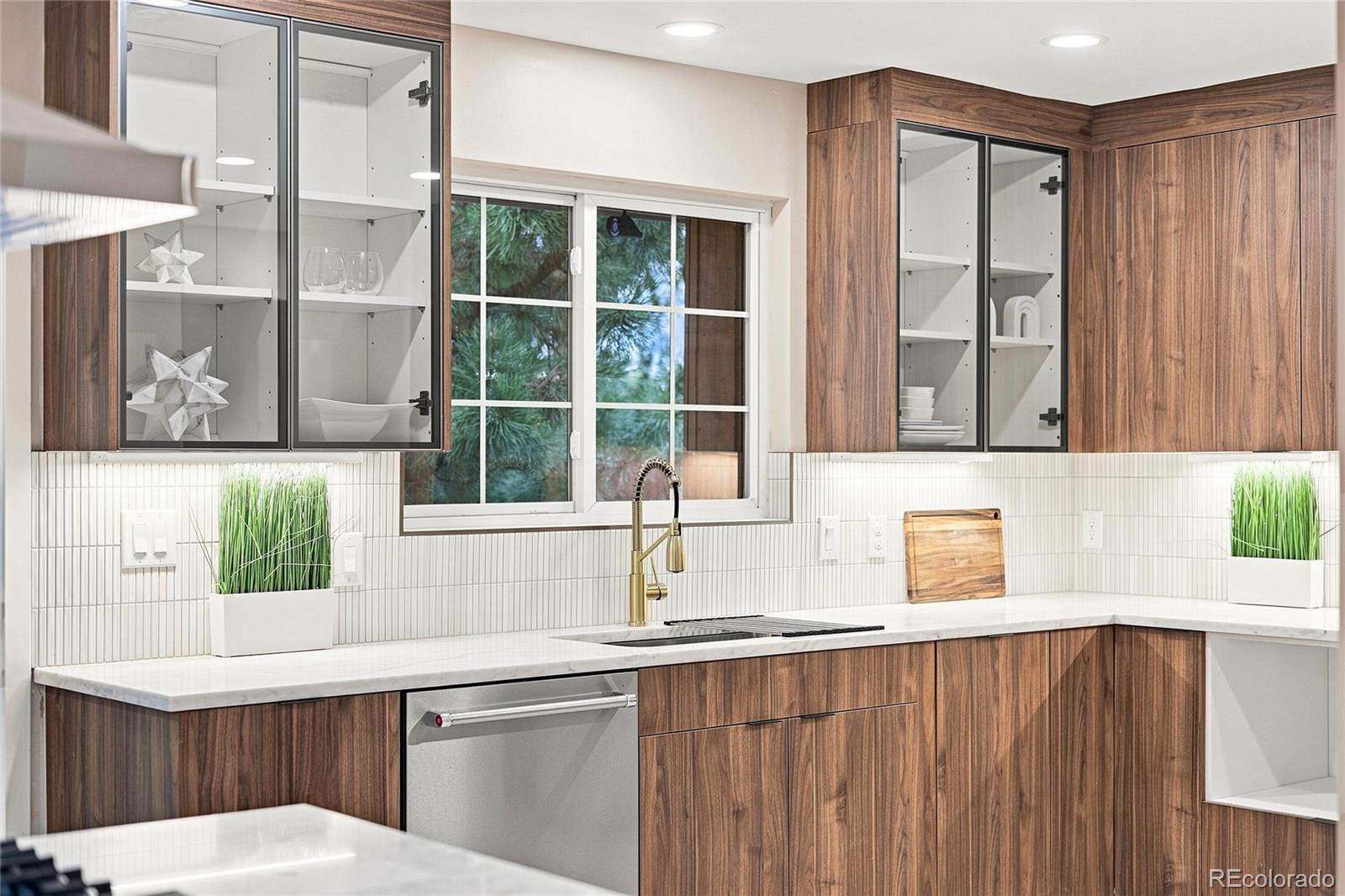 MLS Image #11 for 3851 s hillcrest drive,denver, Colorado