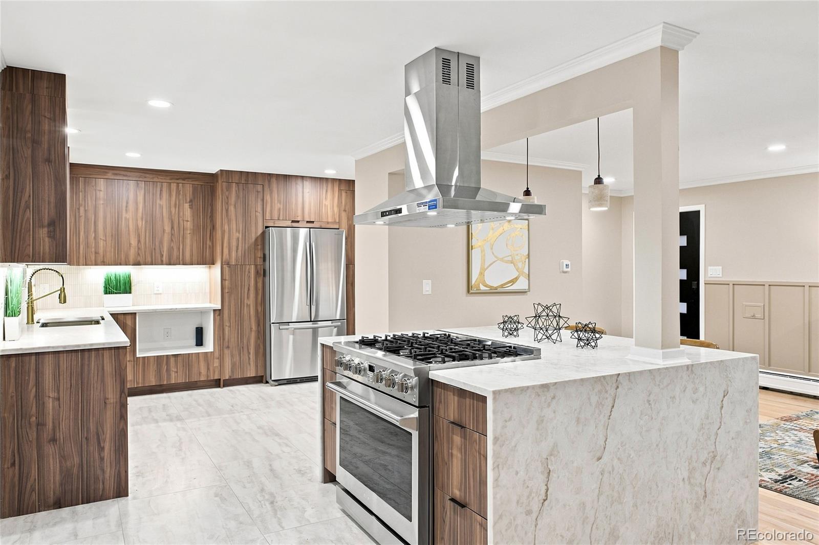 MLS Image #13 for 3851 s hillcrest drive,denver, Colorado