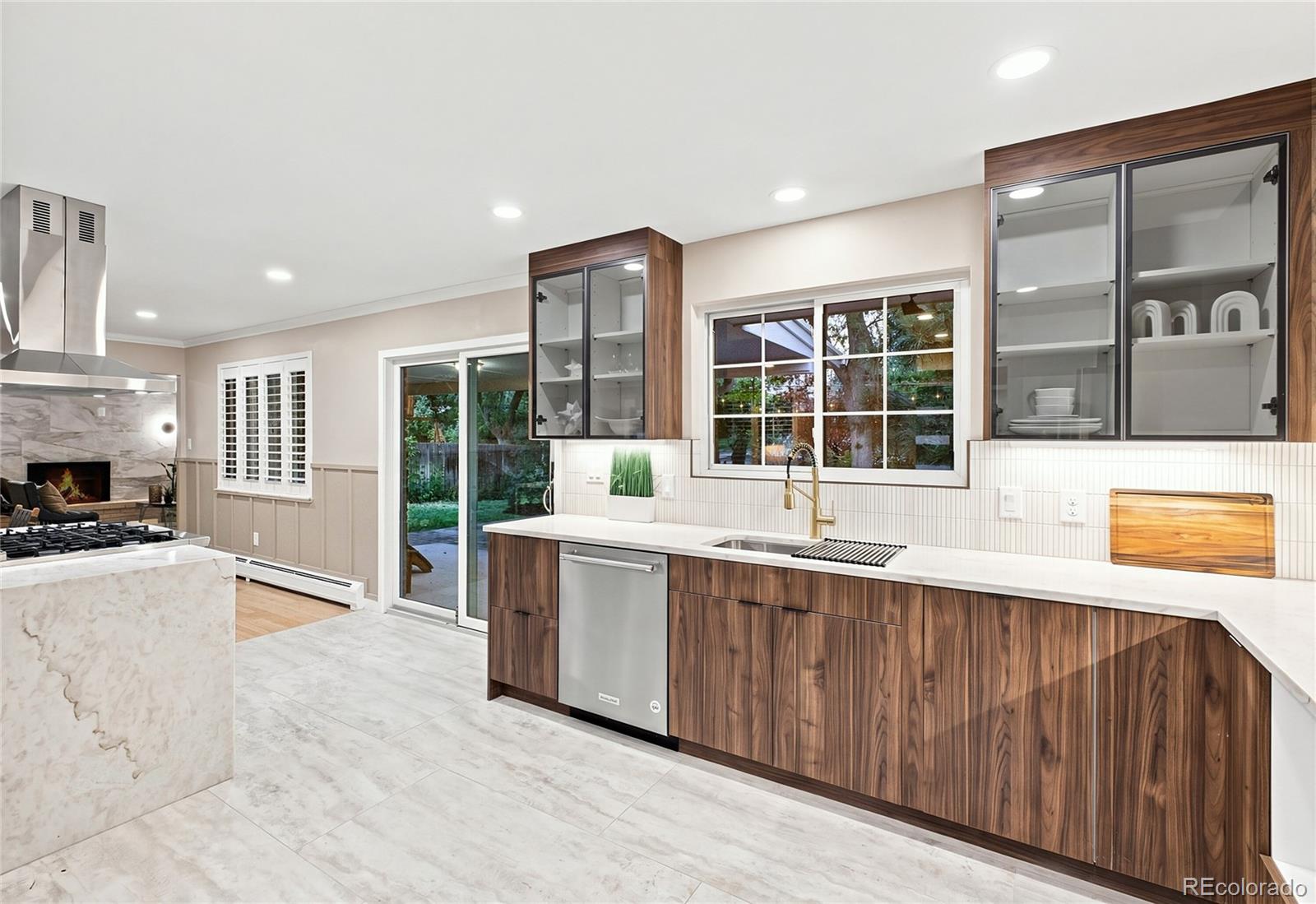 MLS Image #14 for 3851 s hillcrest drive,denver, Colorado