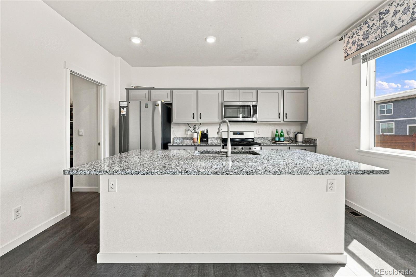 MLS Image #8 for 430  thrush place,johnstown, Colorado