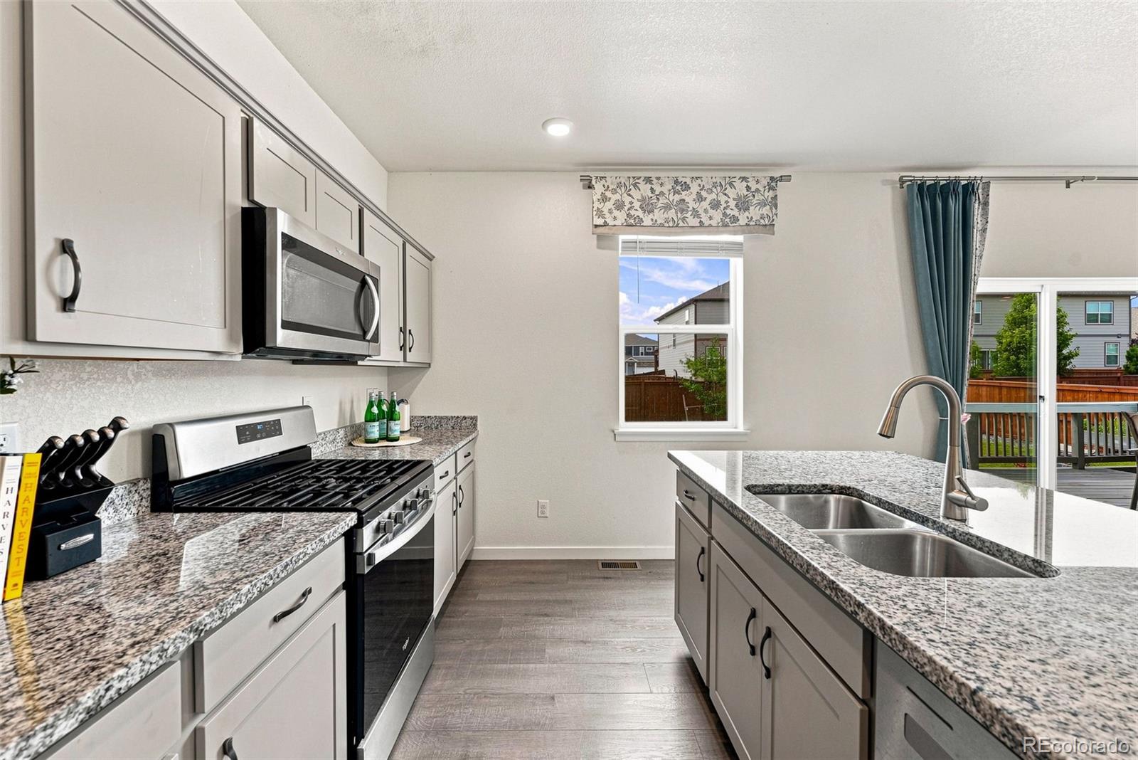 MLS Image #9 for 430  thrush place,johnstown, Colorado