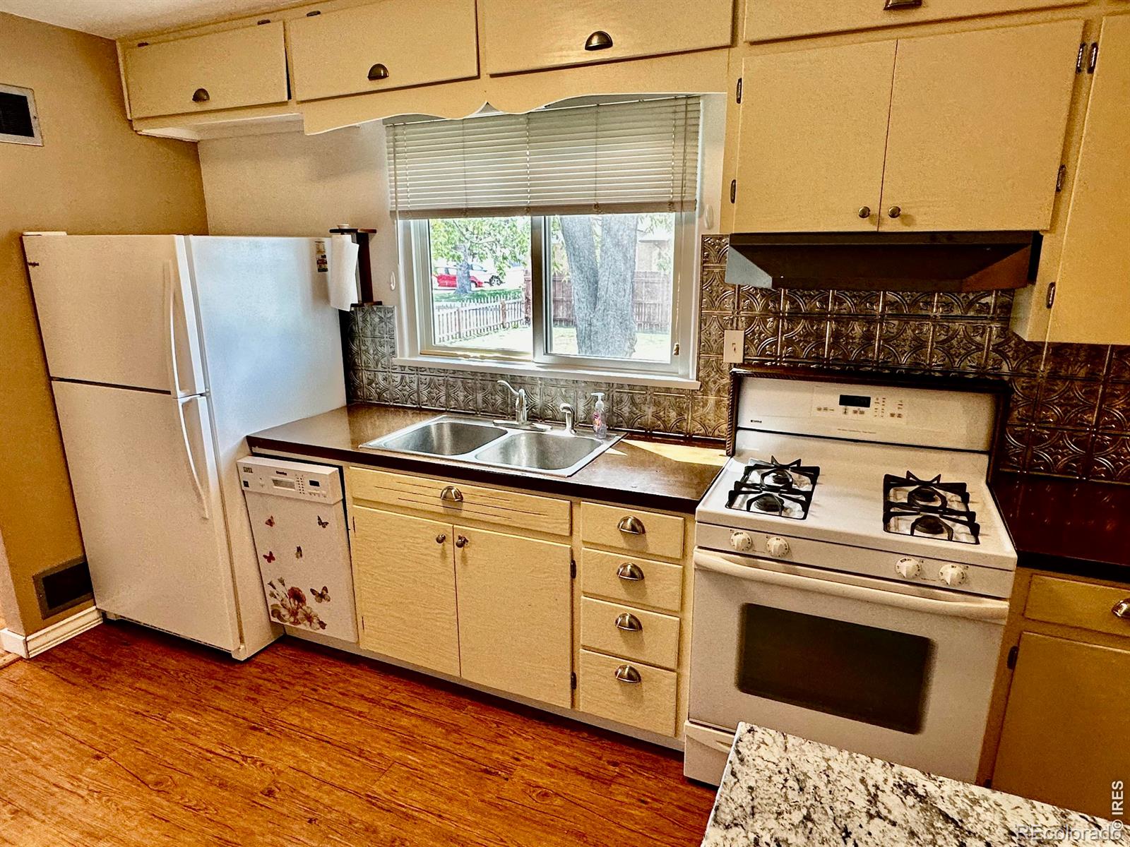 MLS Image #13 for 501  delta avenue,akron, Colorado