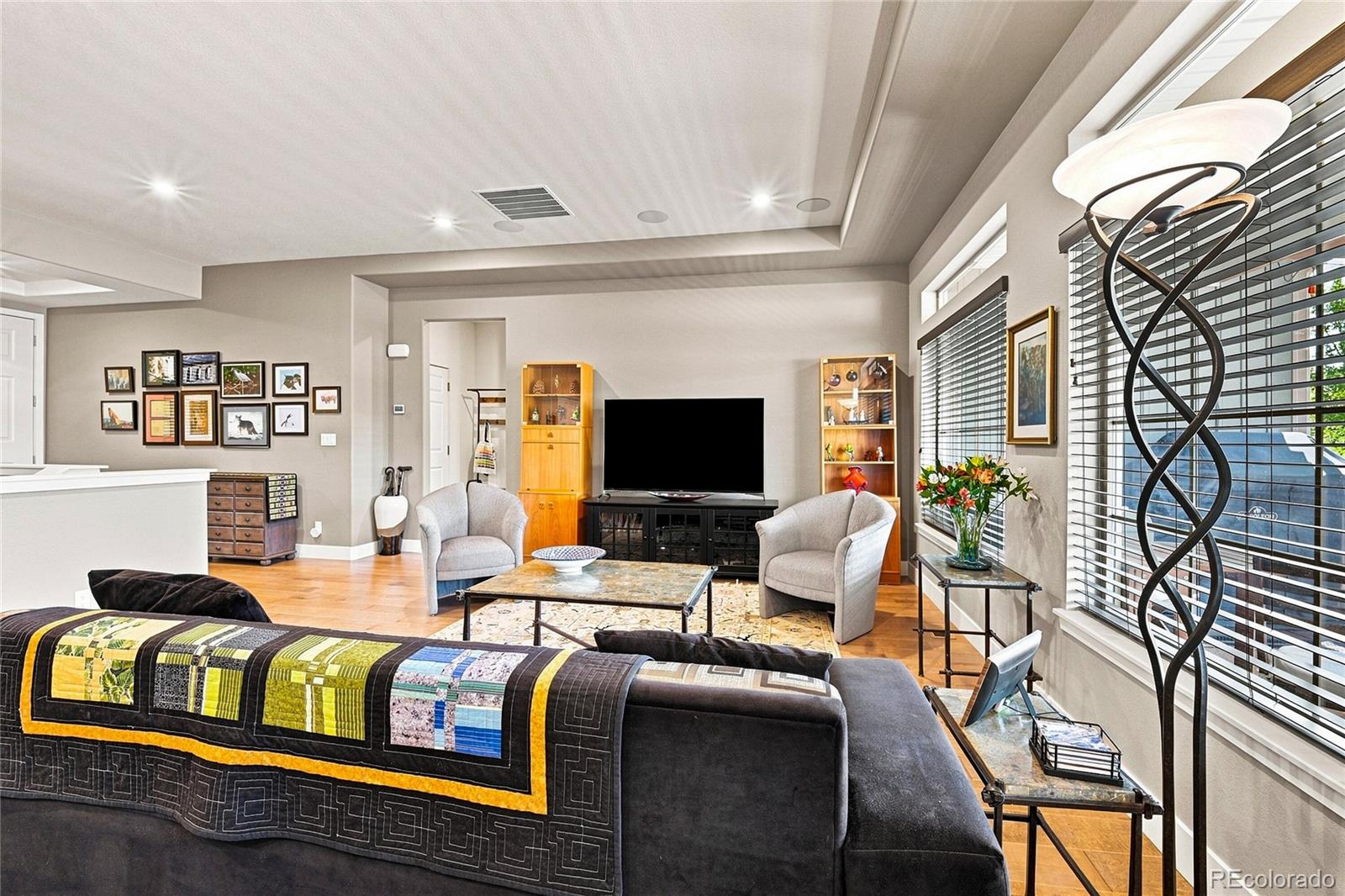 MLS Image #10 for 20412 e 52nd avenue,denver, Colorado