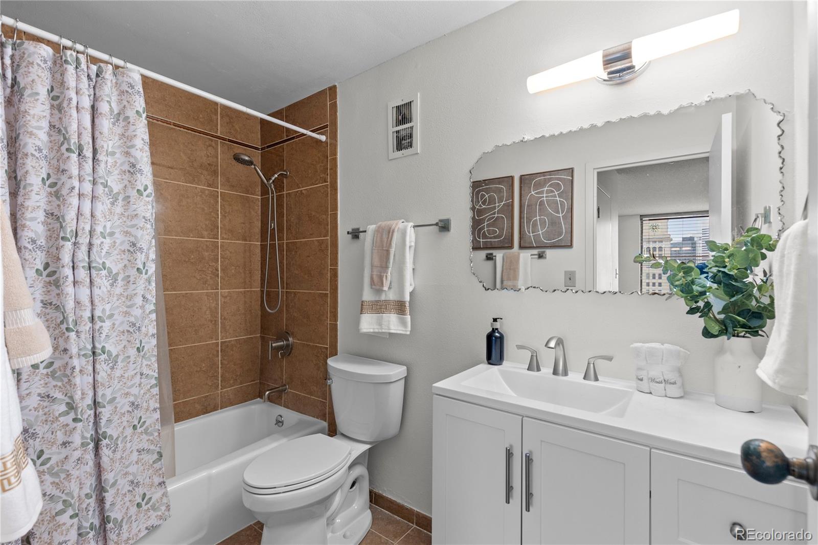MLS Image #30 for 1625  larimer street,denver, Colorado